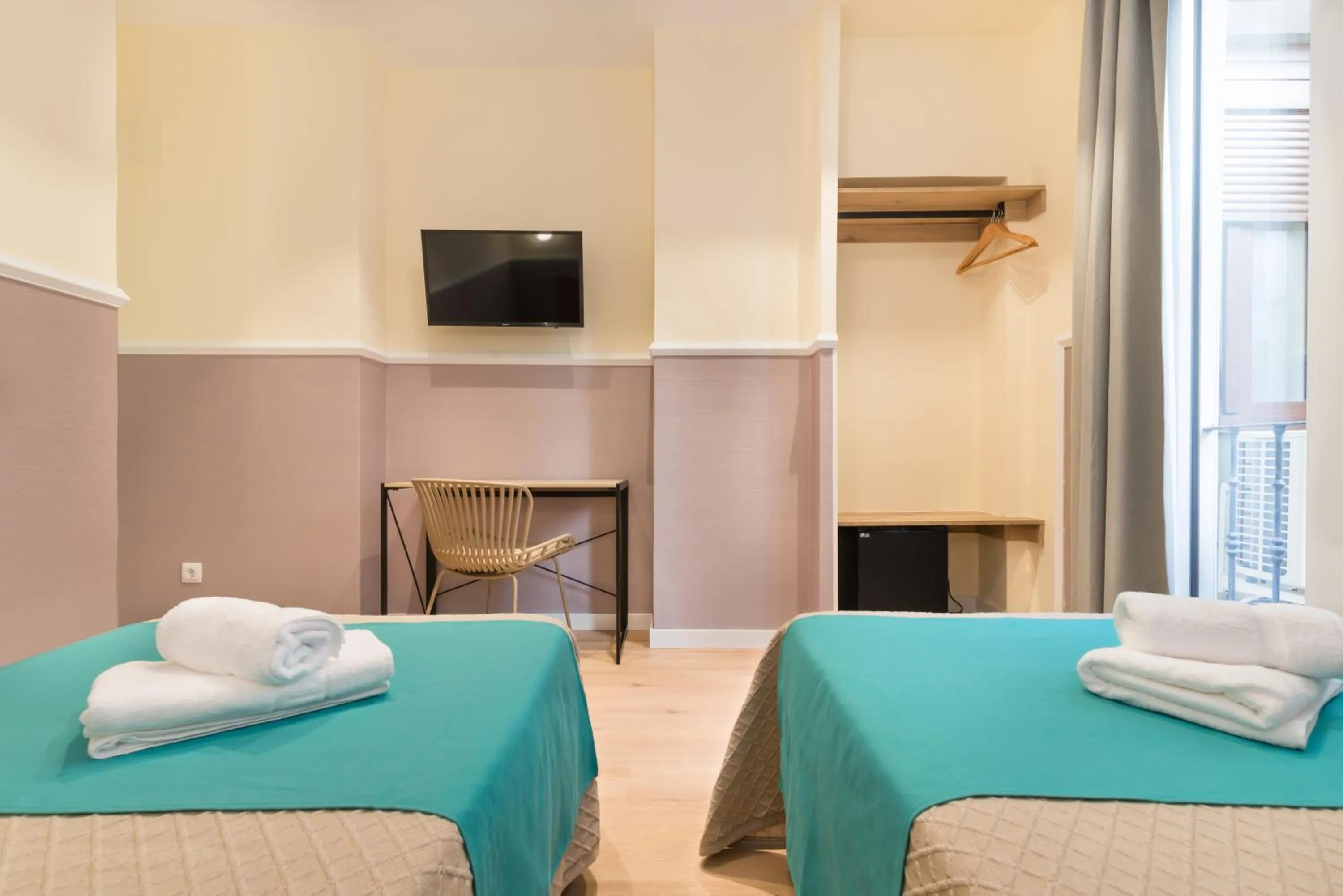 Photo of the whole room, Bed in Hostal Evoke Madrid