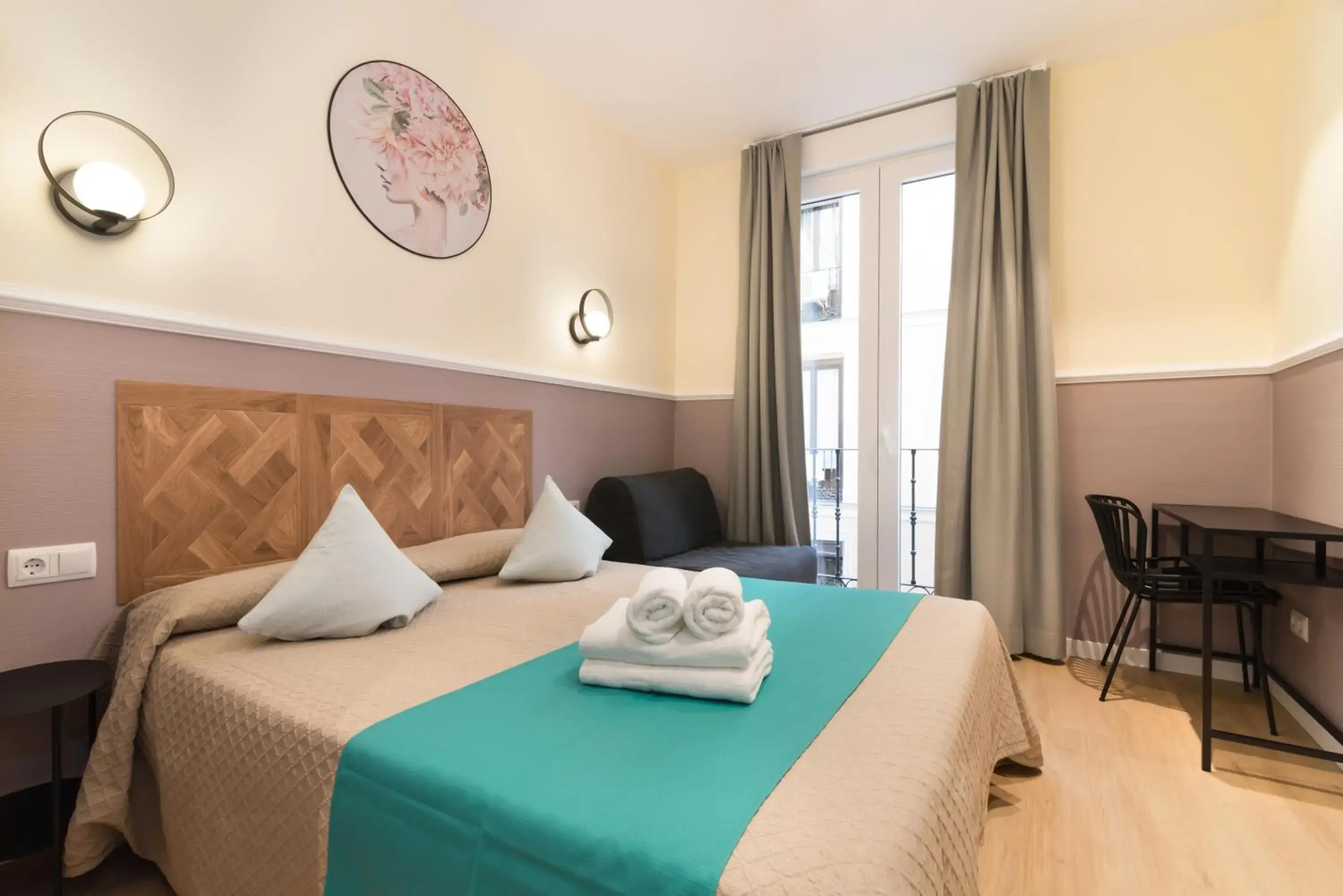 Superior Double Room in Hostal Evoke Madrid Superior Double Room in Hostal Evoke Madrid