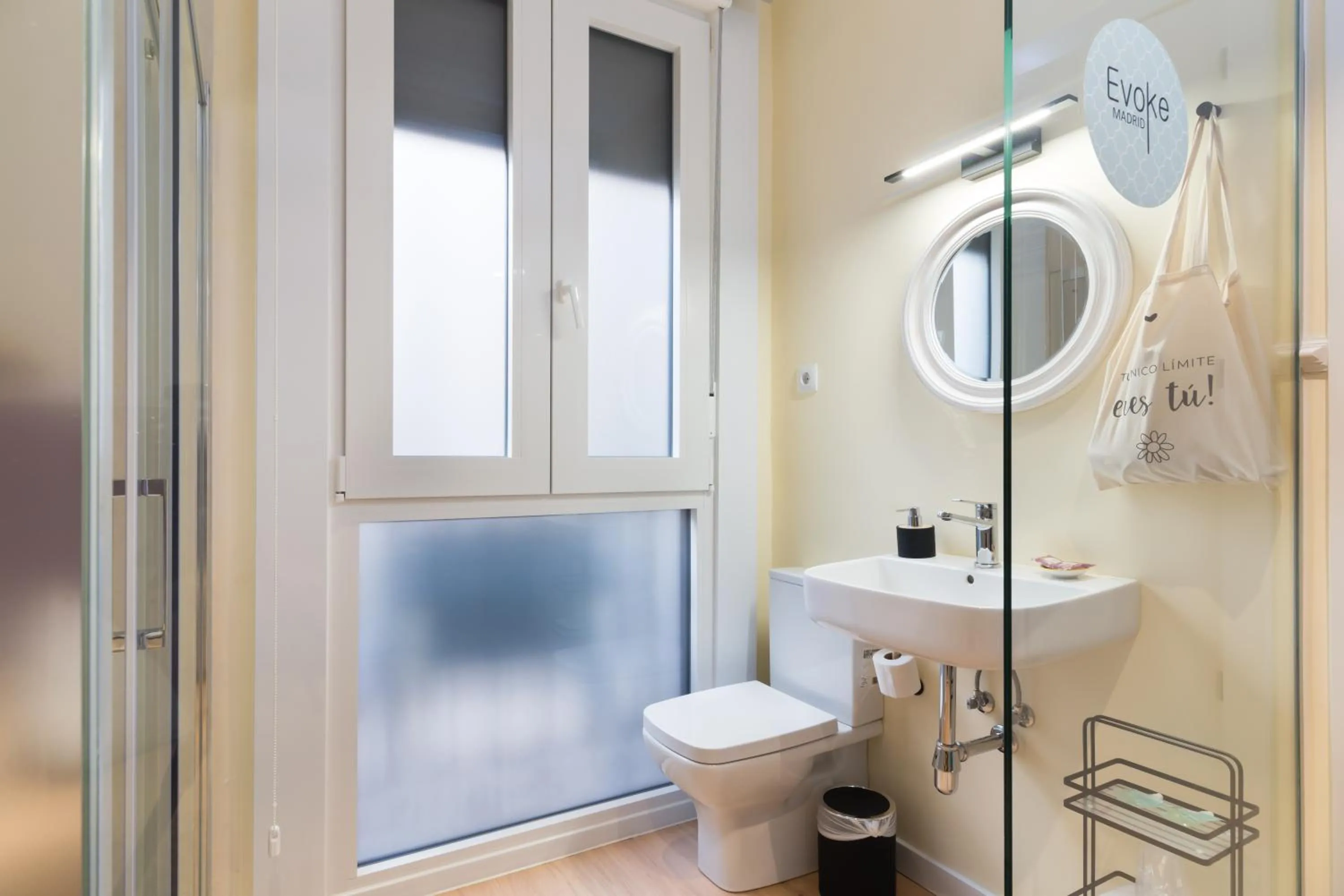 Bathroom in Hostal Evoke Madrid