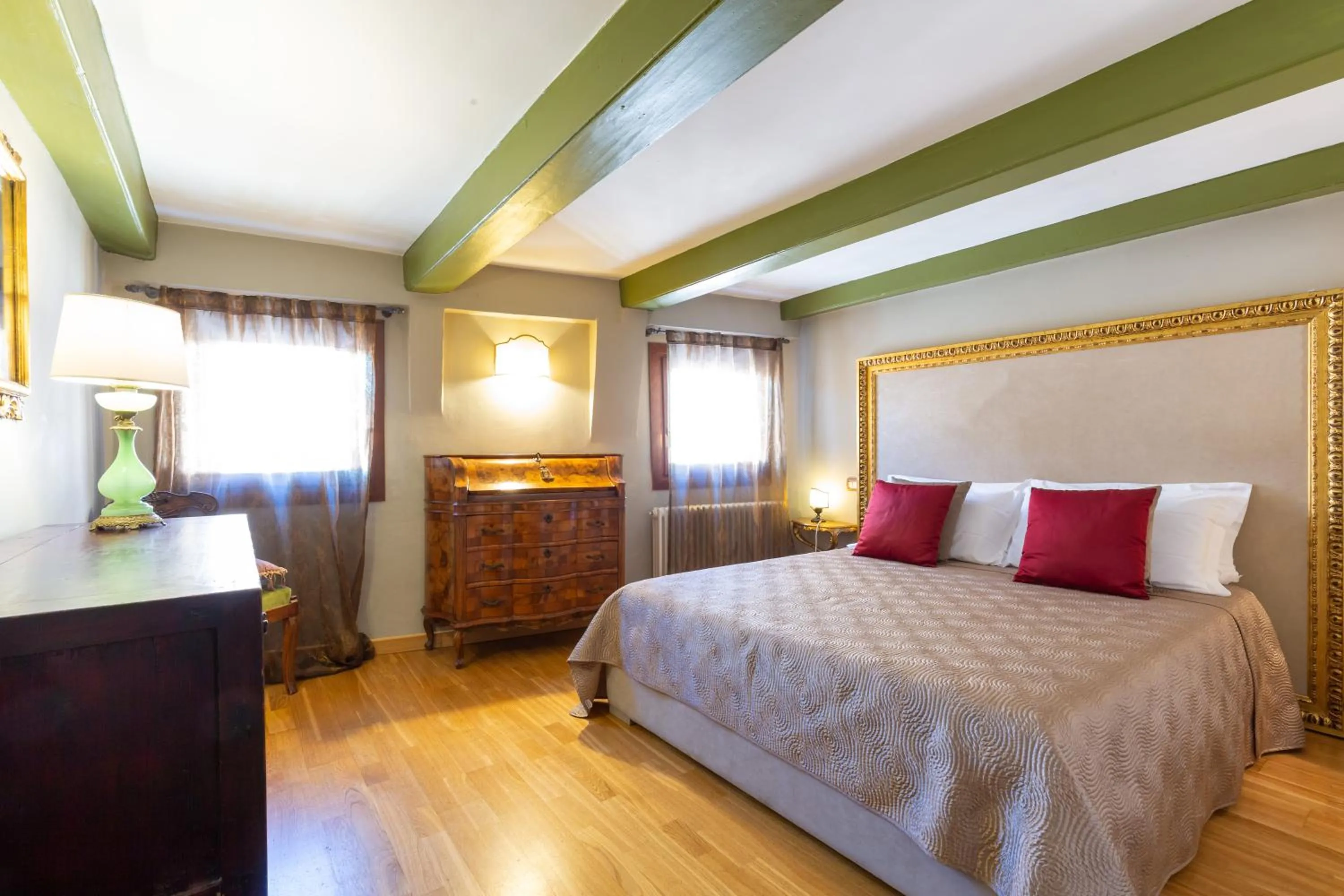 Photo of the whole room, Bed in Casanova Penthouse in the heart of Venice