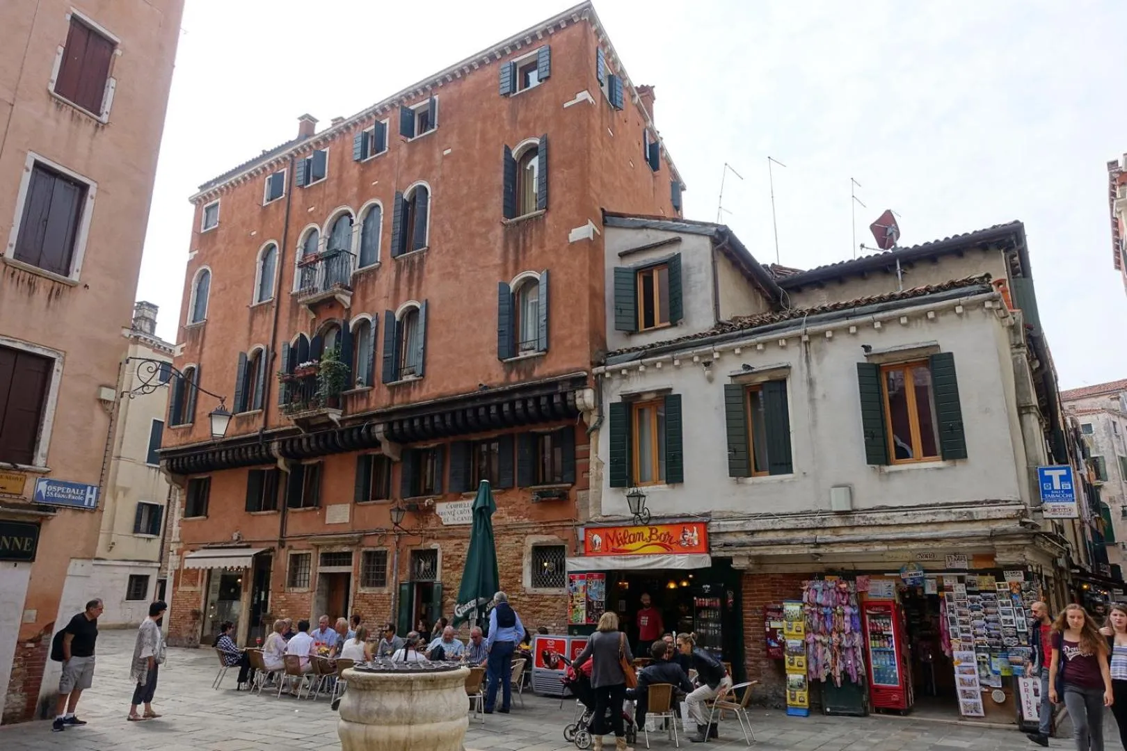 Property building in Casanova Penthouse in the heart of Venice