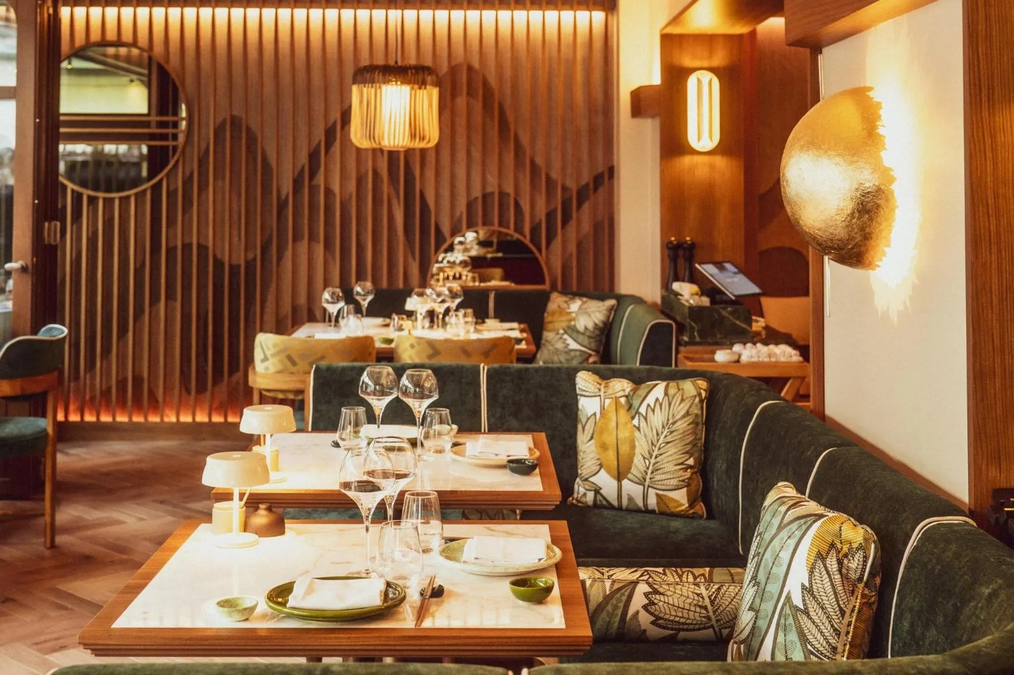 Restaurant/places to eat in InterContinental Paris Champs Elysées Etoile by IHG