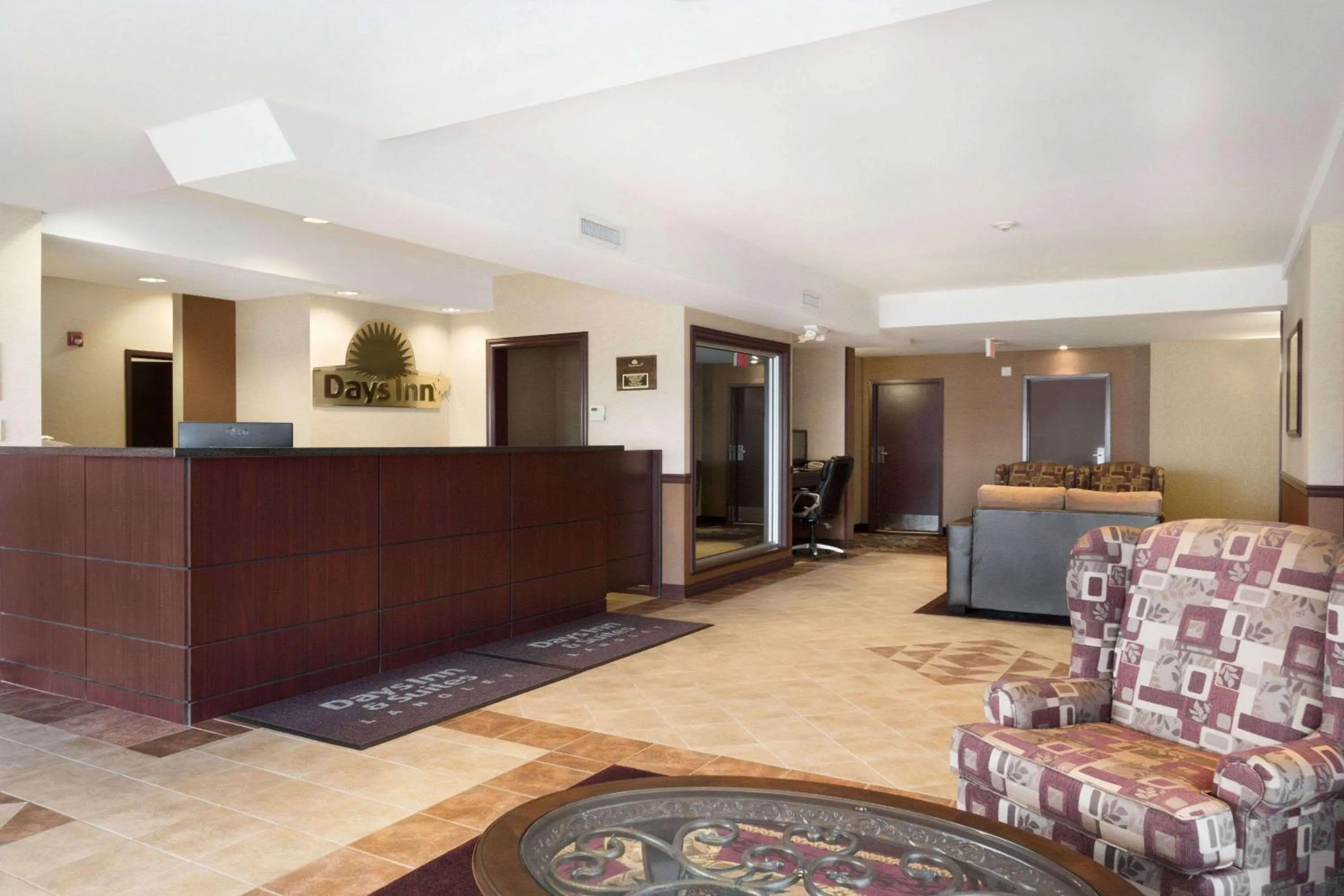 Lobby or reception in Days Inn & Suites by Wyndham Langley
