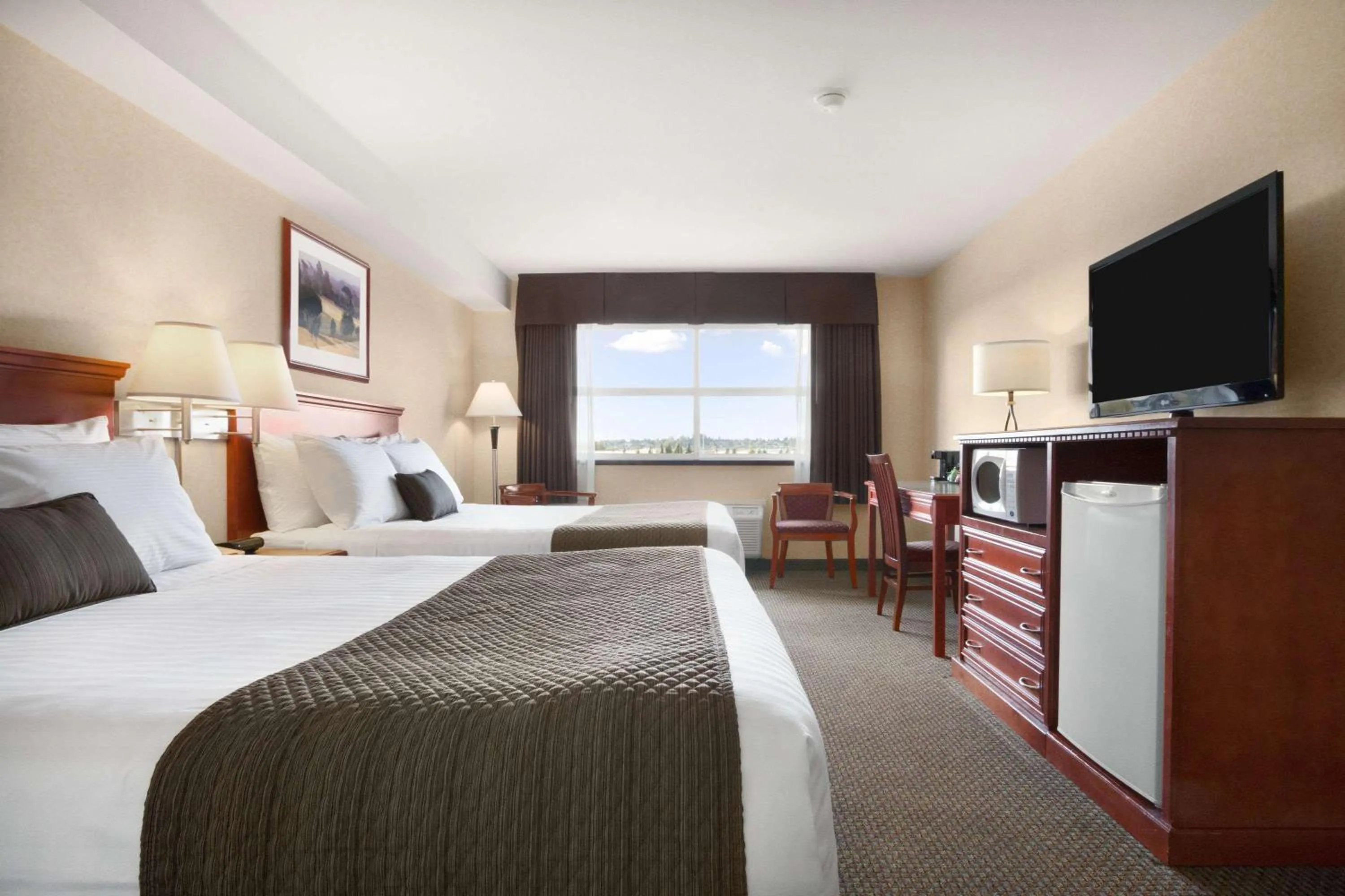 Photo of the whole room, Bed in Days Inn & Suites by Wyndham Langley