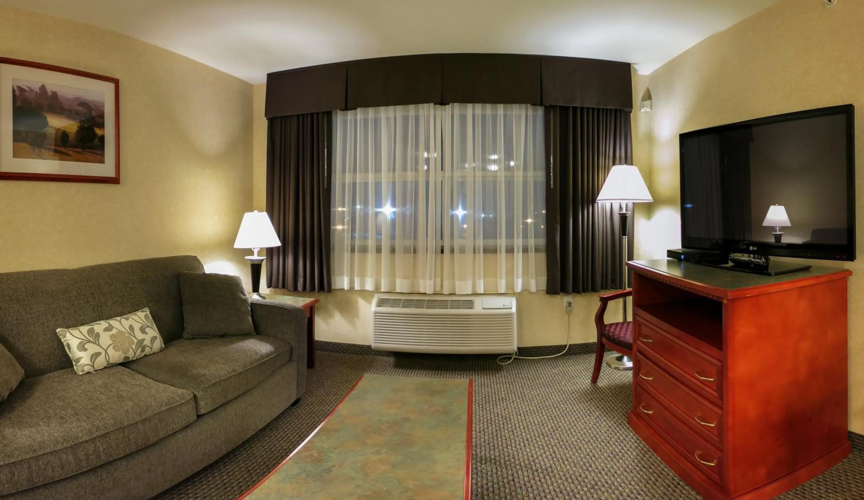 TV and multimedia in Days Inn & Suites by Wyndham Langley