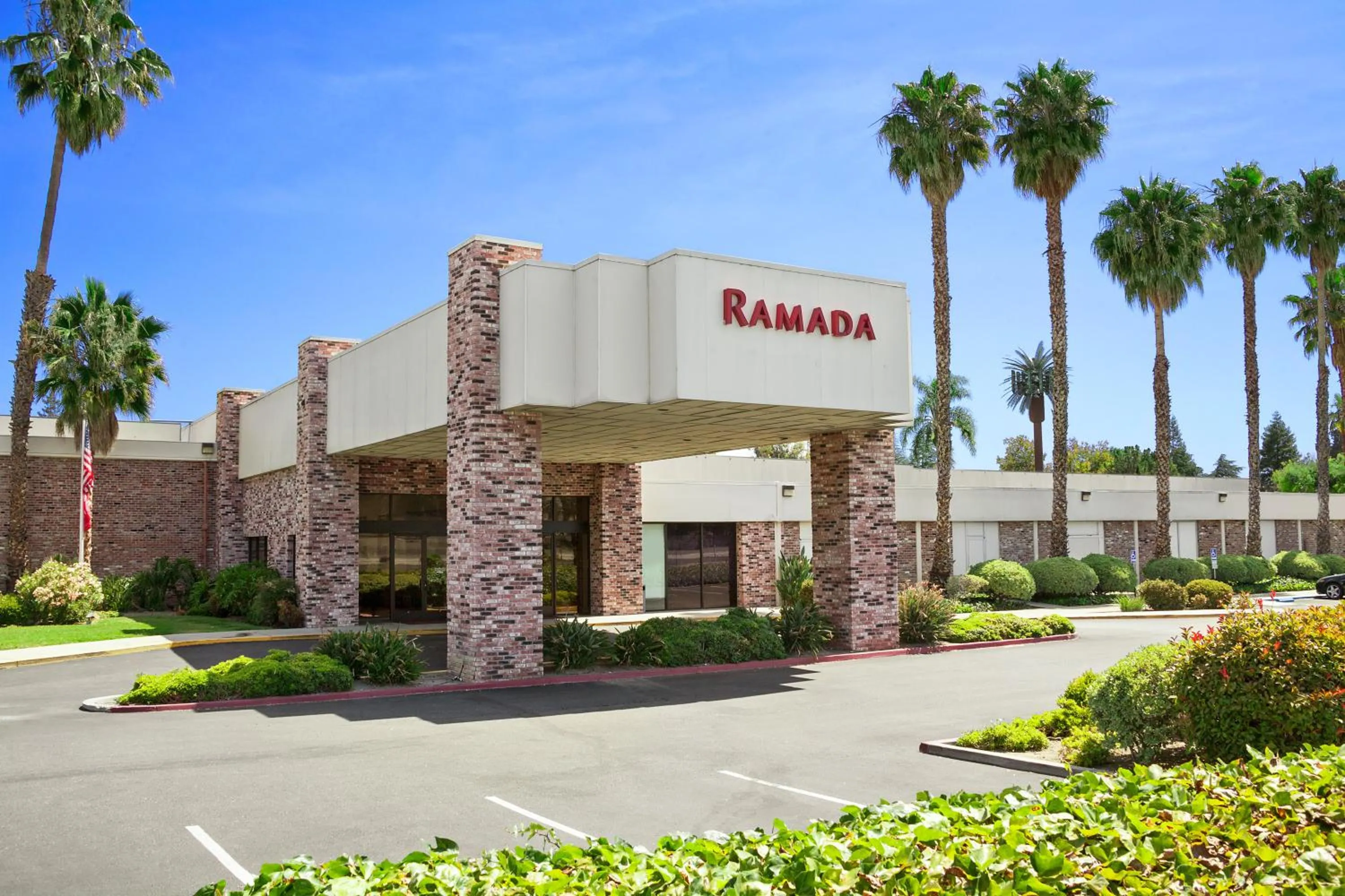 Facade/entrance in Ramada by Wyndham Sunnyvale/Silicon Valley