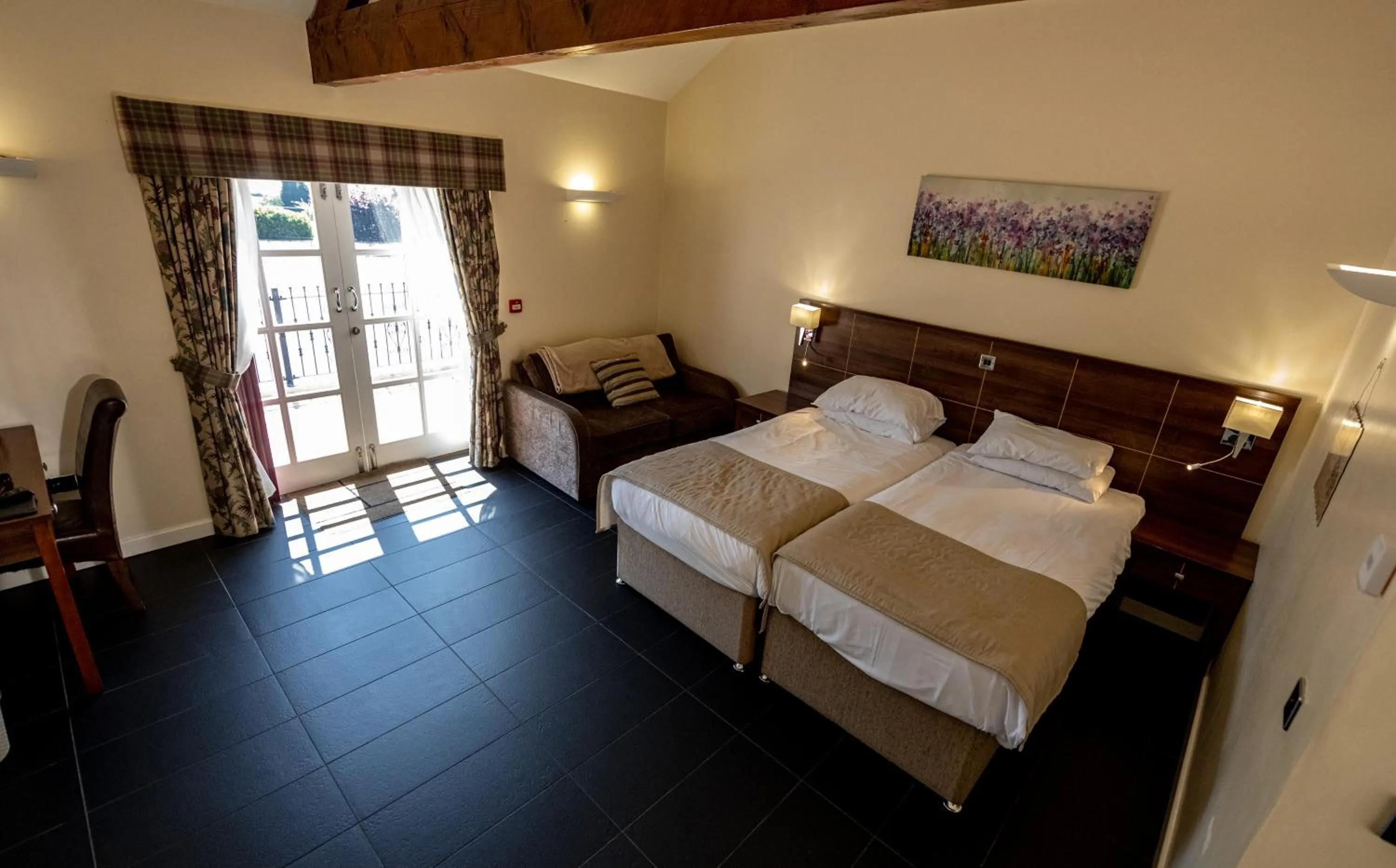 Photo of the whole room, Bed in Kings Croft Hotel