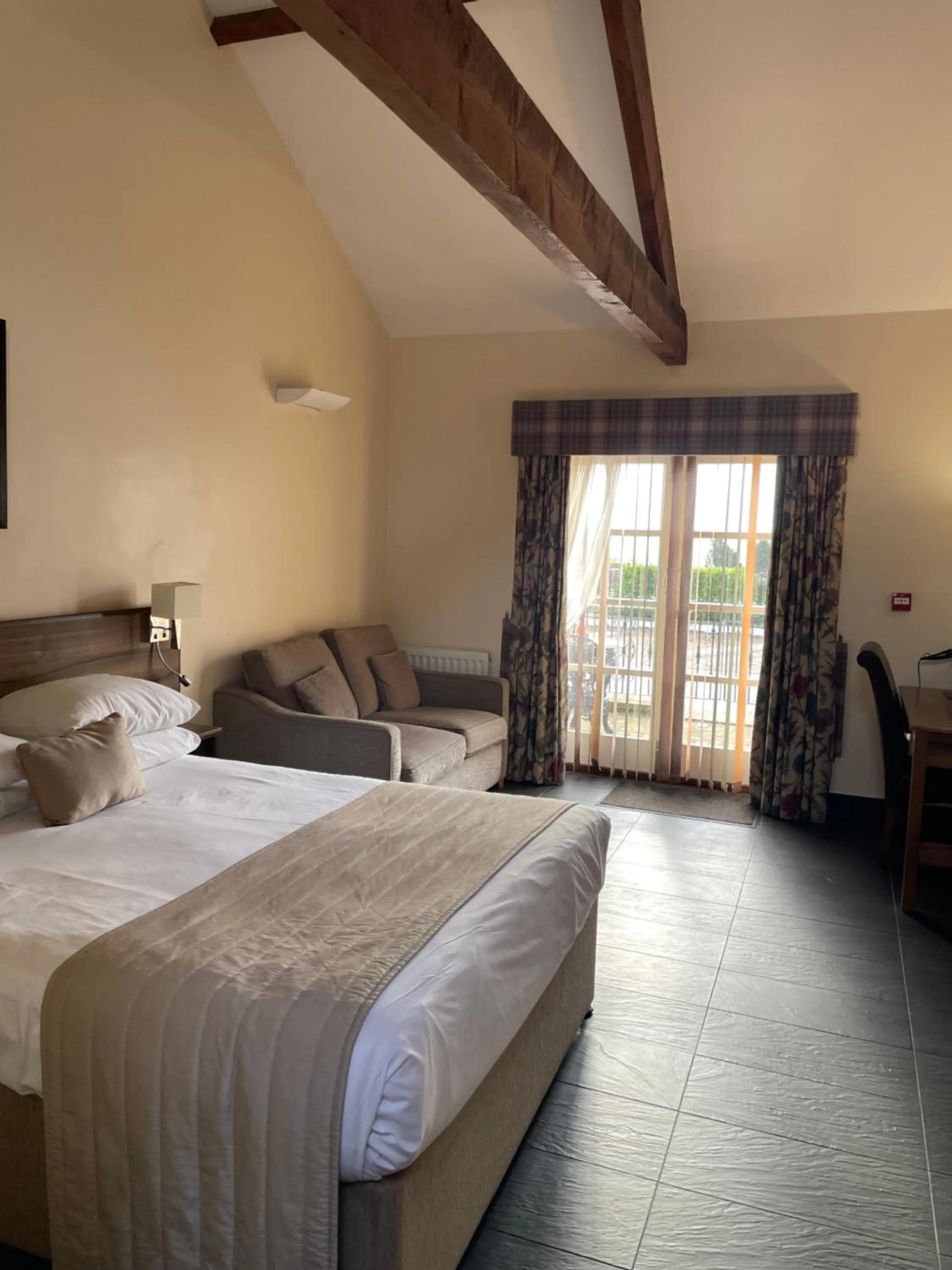 Photo of the whole room, Bed in Kings Croft Hotel