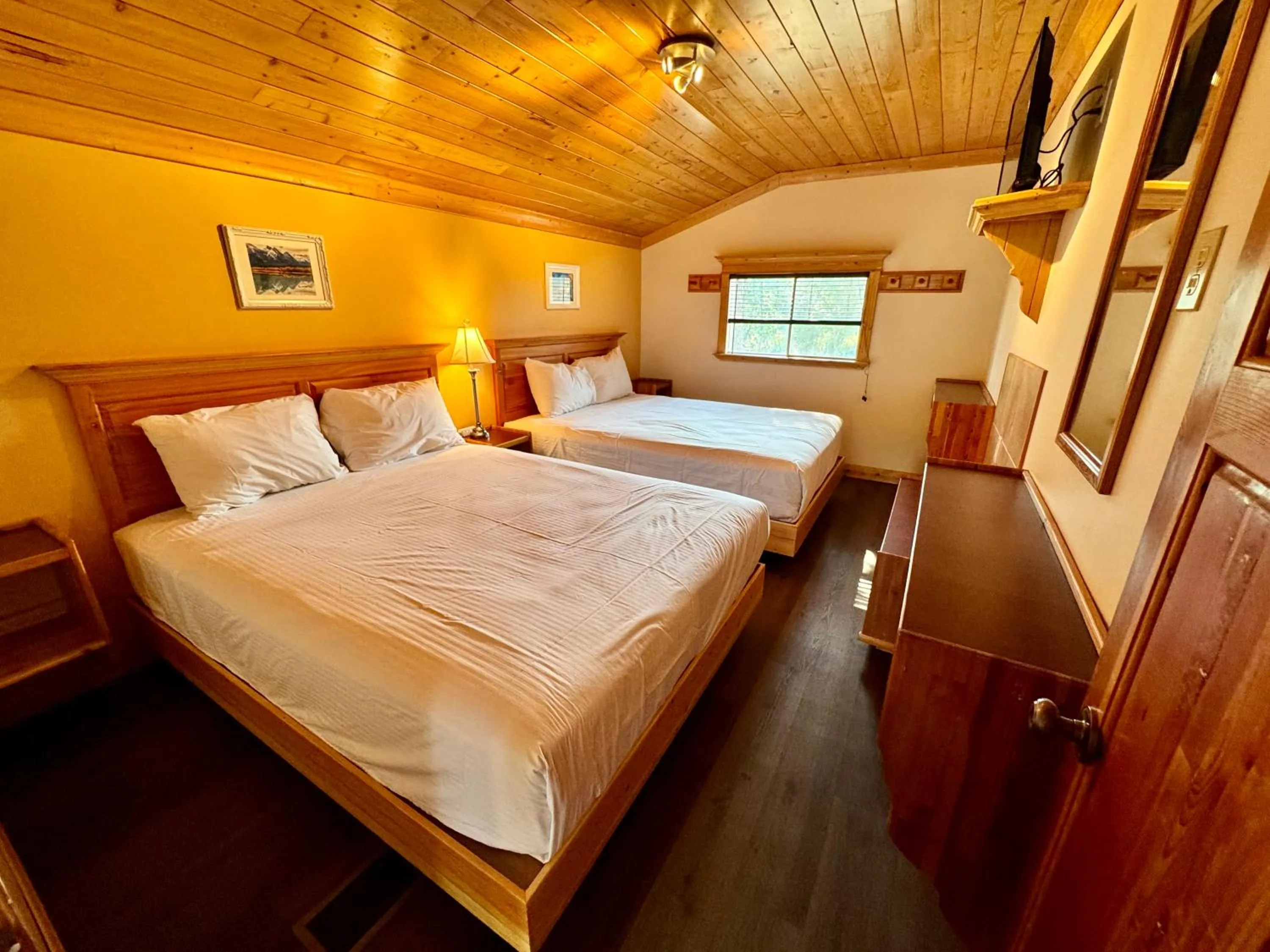 Bed in Brookside Motel