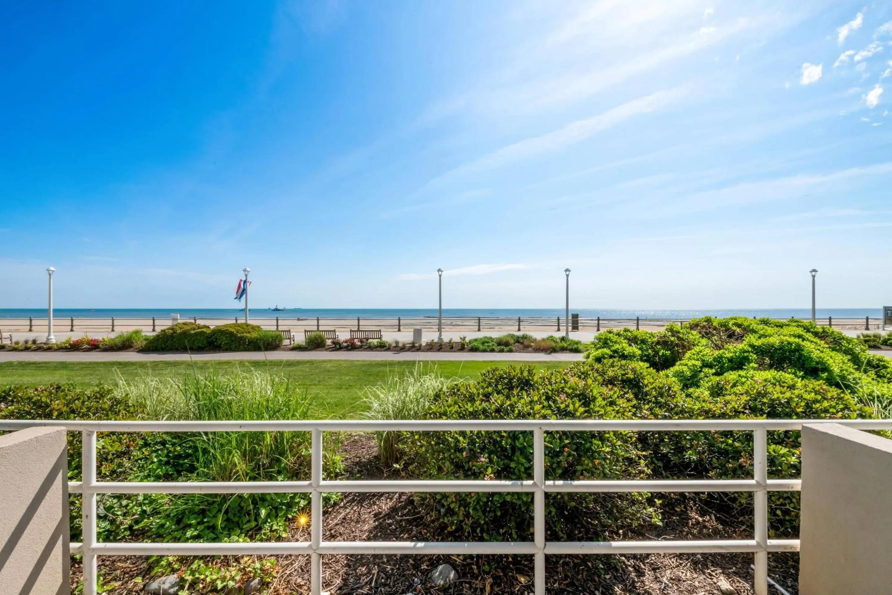 Bedroom in Country Inn & Suites by Radisson, Virginia Beach Oceanfront