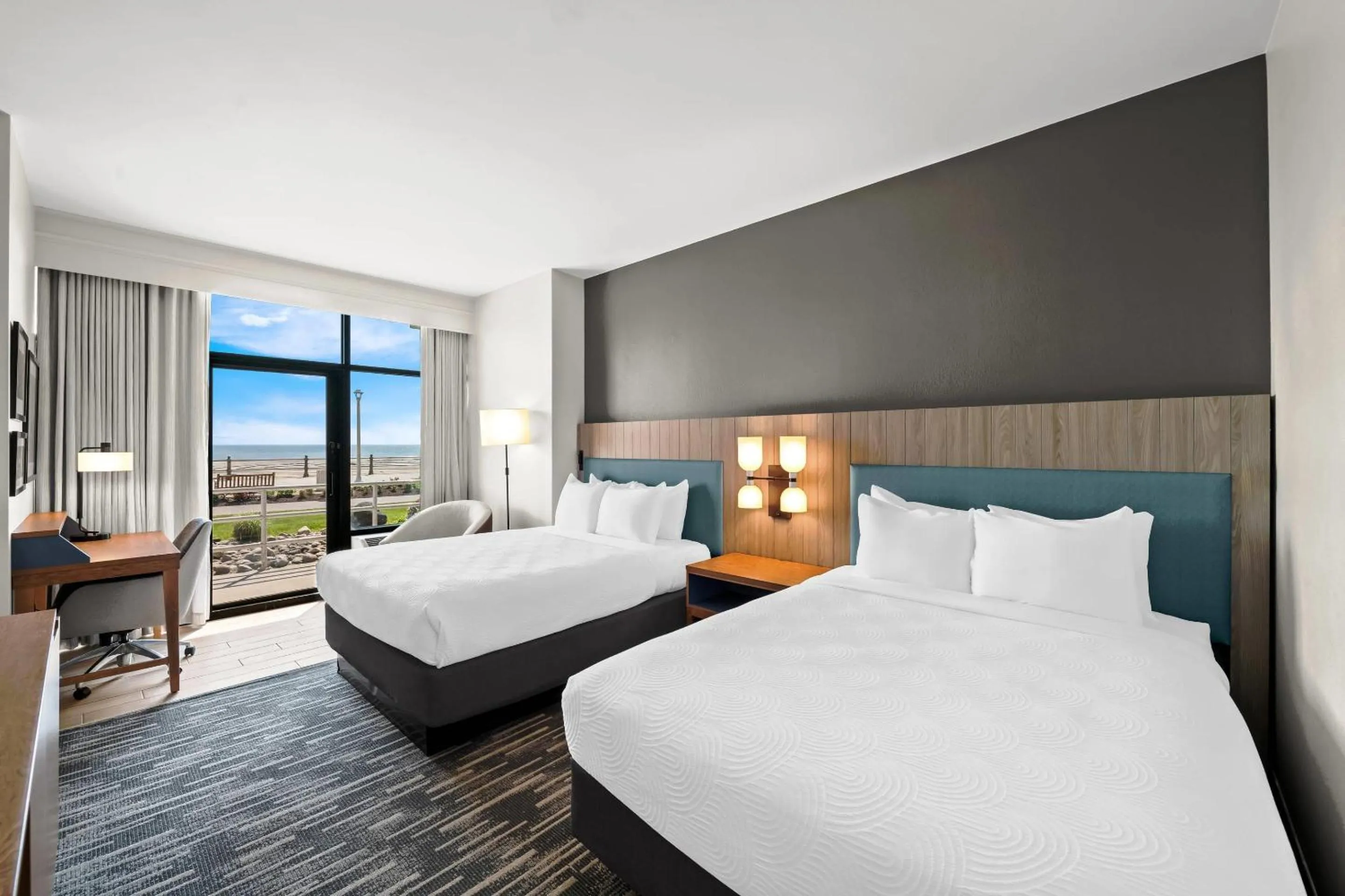 Bedroom, Bed in Country Inn & Suites by Radisson, Virginia Beach Oceanfront