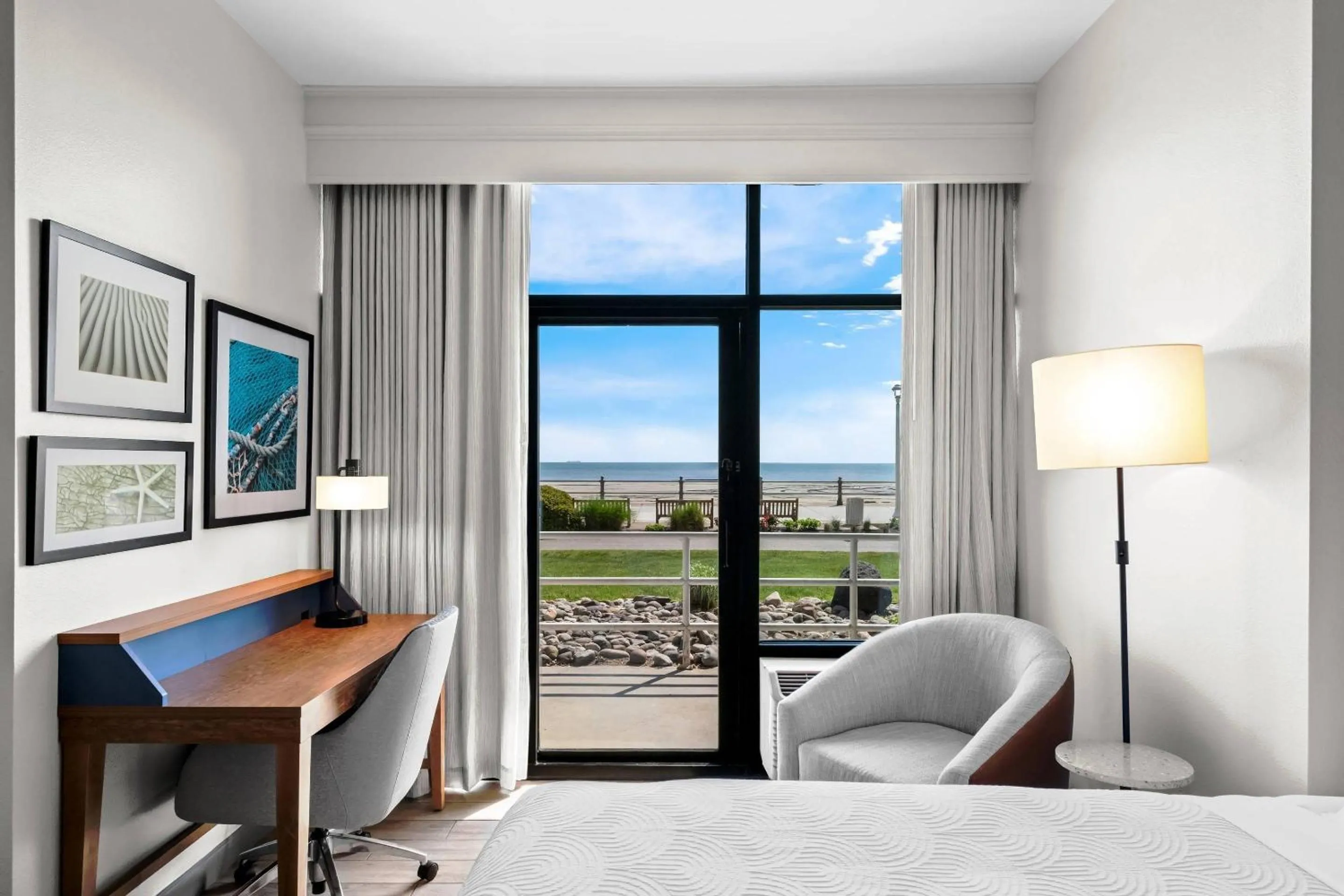 Bedroom, Bed in Country Inn & Suites by Radisson, Virginia Beach Oceanfront