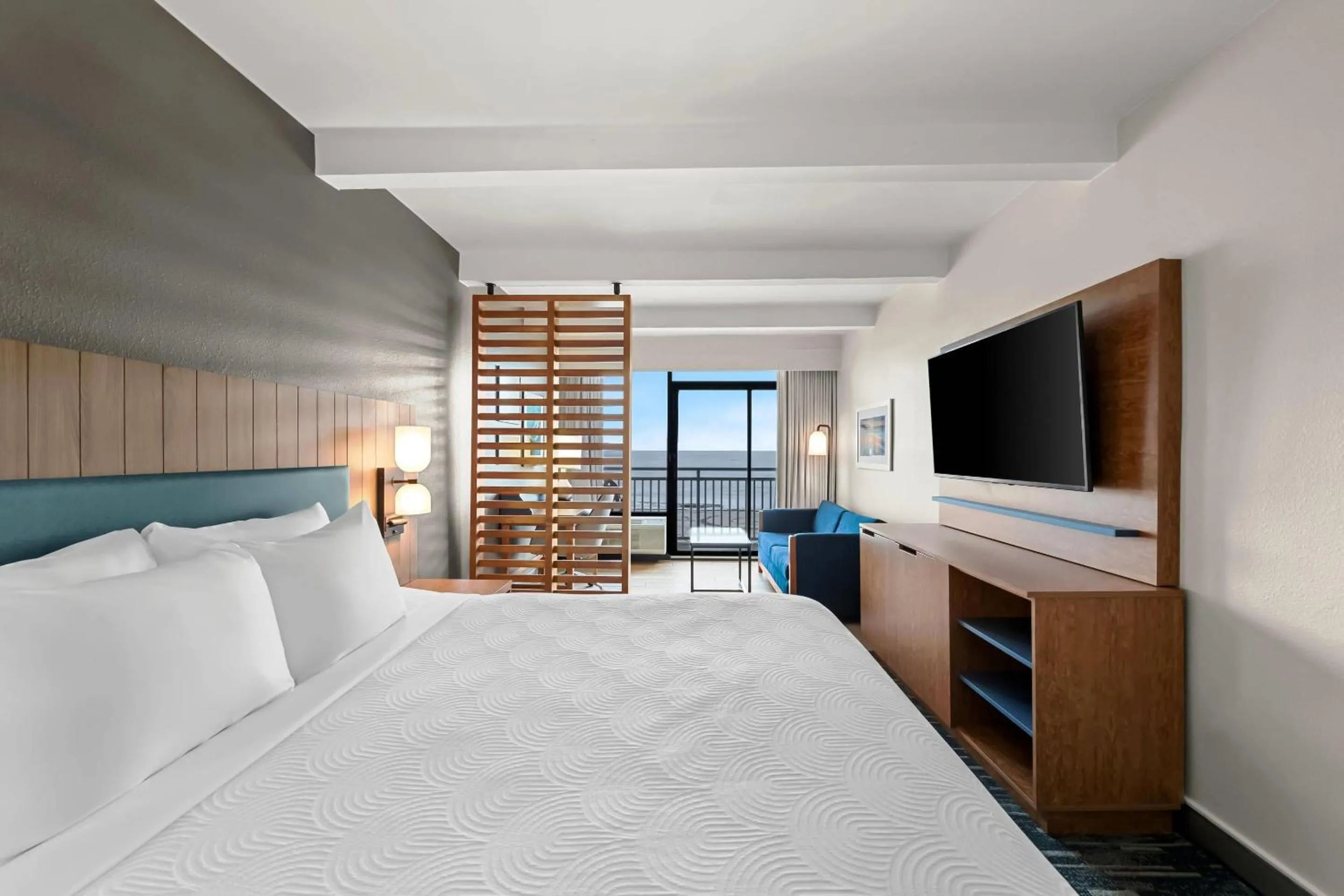 Bedroom, Bed in Country Inn & Suites by Radisson, Virginia Beach Oceanfront