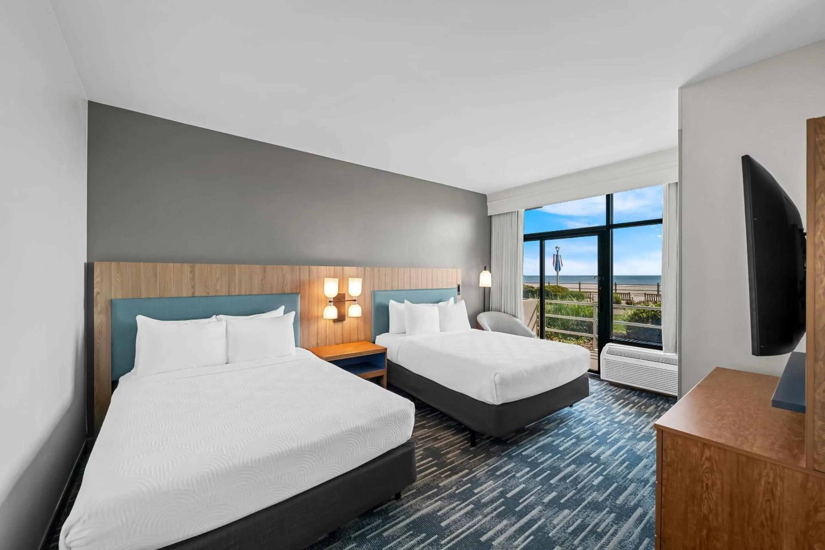 Bedroom, Bed in Country Inn & Suites by Radisson, Virginia Beach Oceanfront