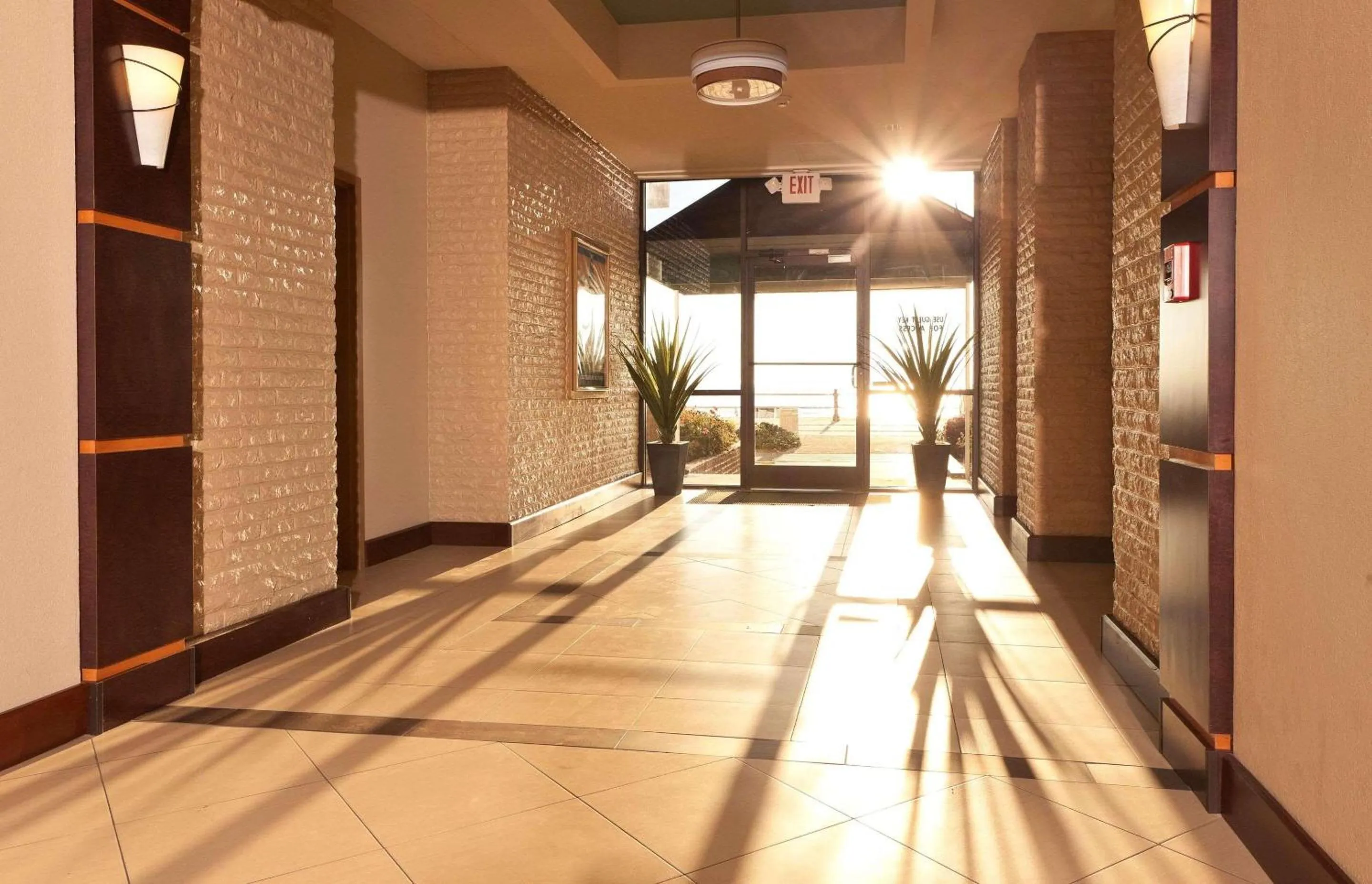 Lobby or reception in Country Inn & Suites by Radisson, Virginia Beach Oceanfront