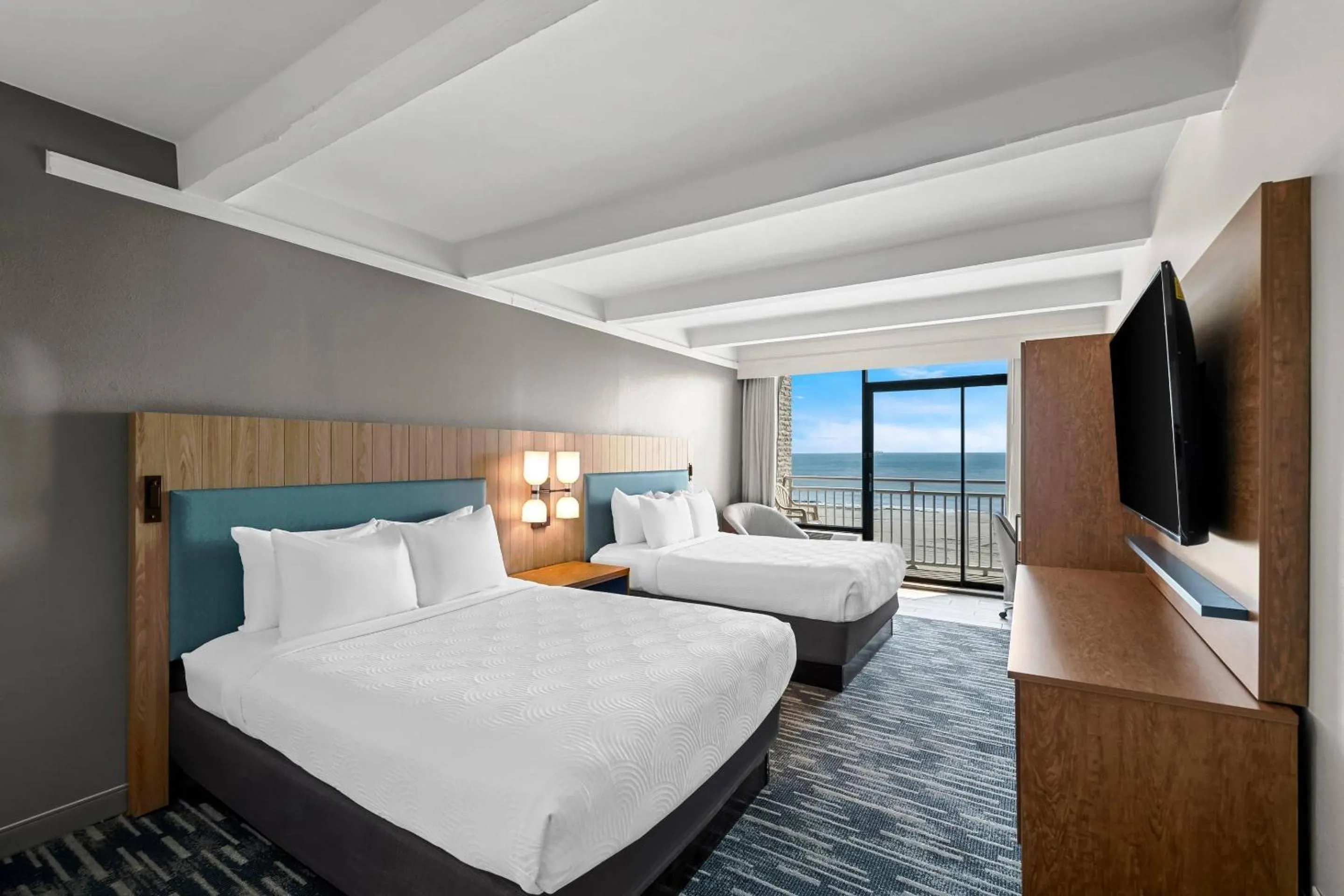 Bedroom, Bed in Country Inn & Suites by Radisson, Virginia Beach Oceanfront