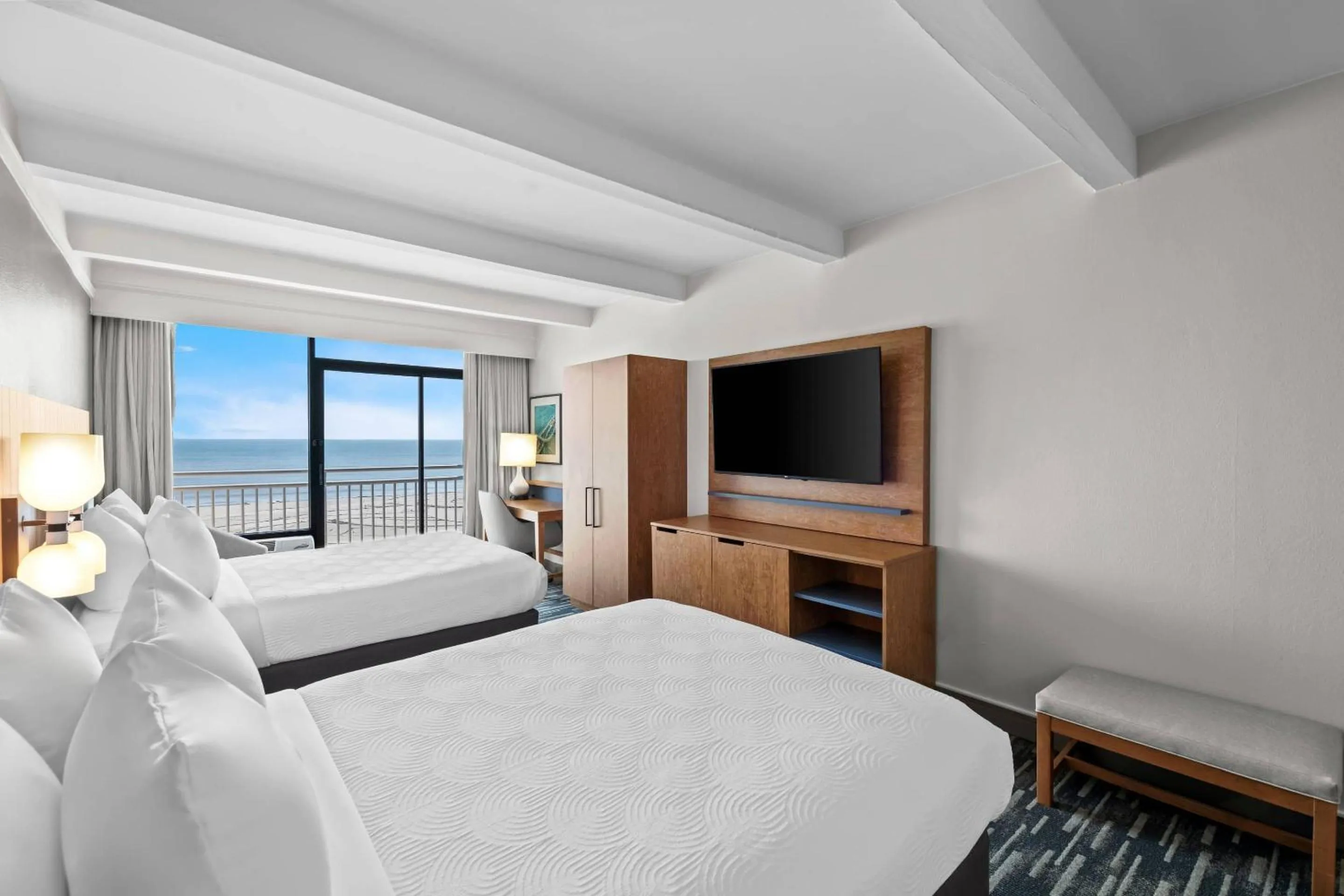 Bedroom, Bed in Country Inn & Suites by Radisson, Virginia Beach Oceanfront