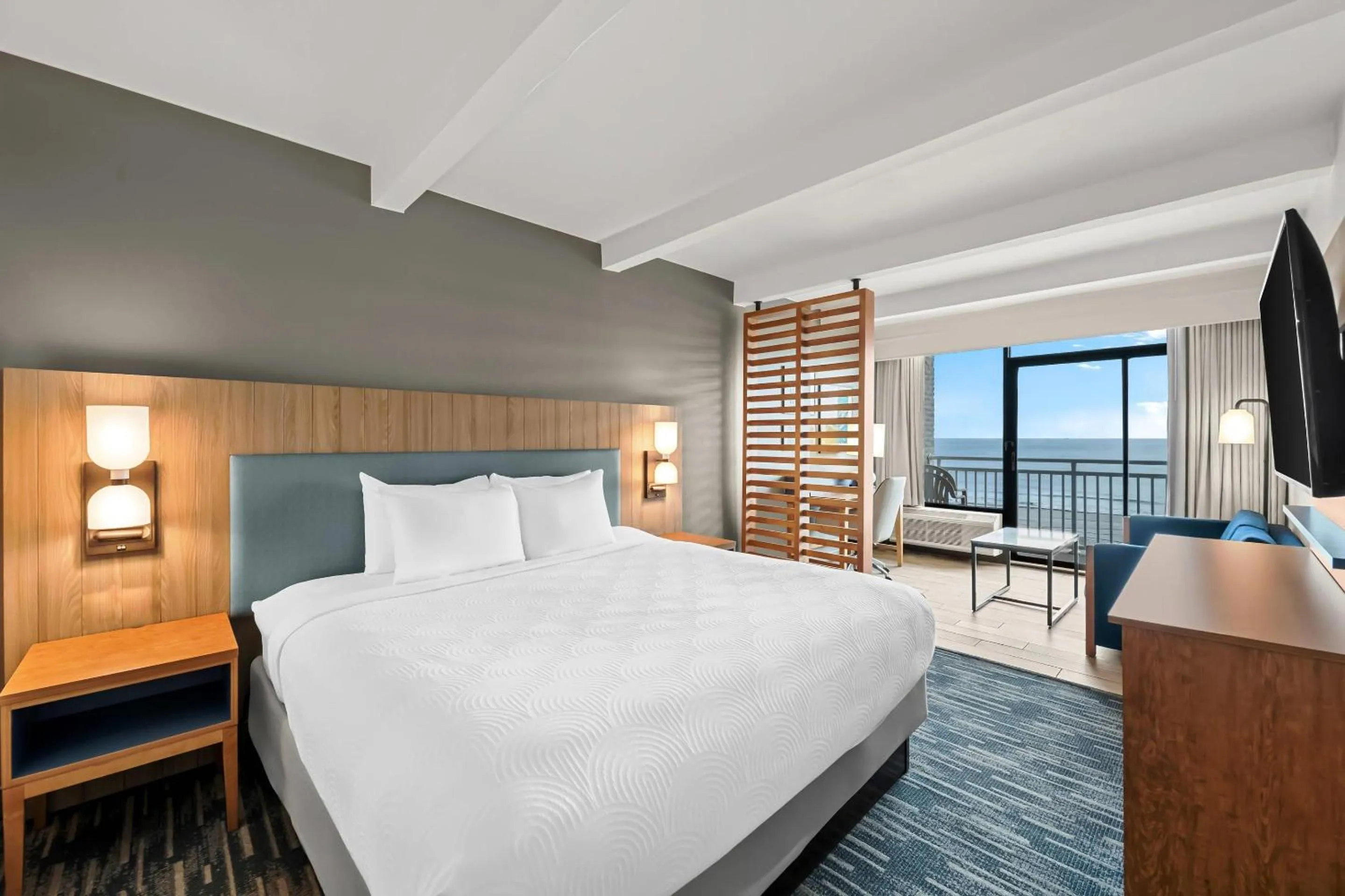 Bedroom, Bed in Country Inn & Suites by Radisson, Virginia Beach Oceanfront