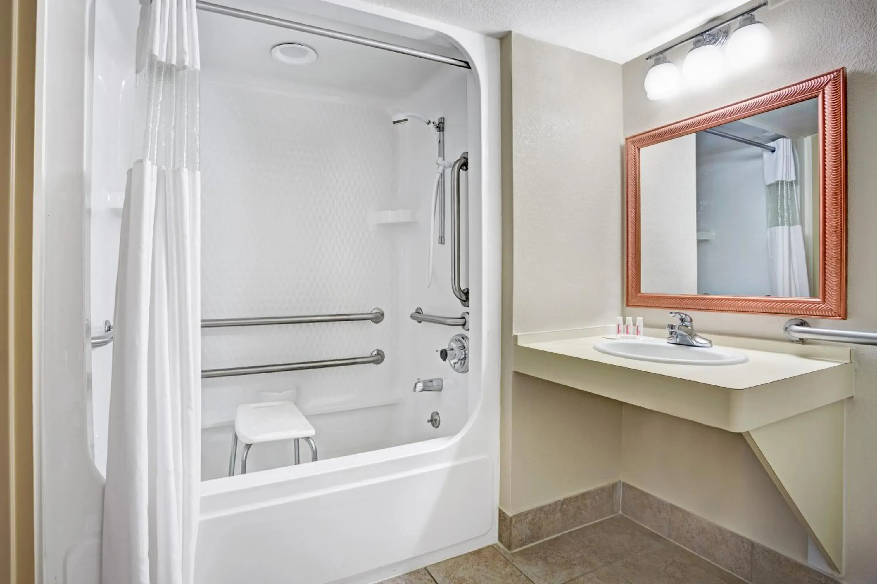 Double Room - Disability Access/Non-Smoking in Travelodge by Wyndham Iowa City Double Room - Disability Access/Non-Smoking in Travelodge by Wyndham Iowa City