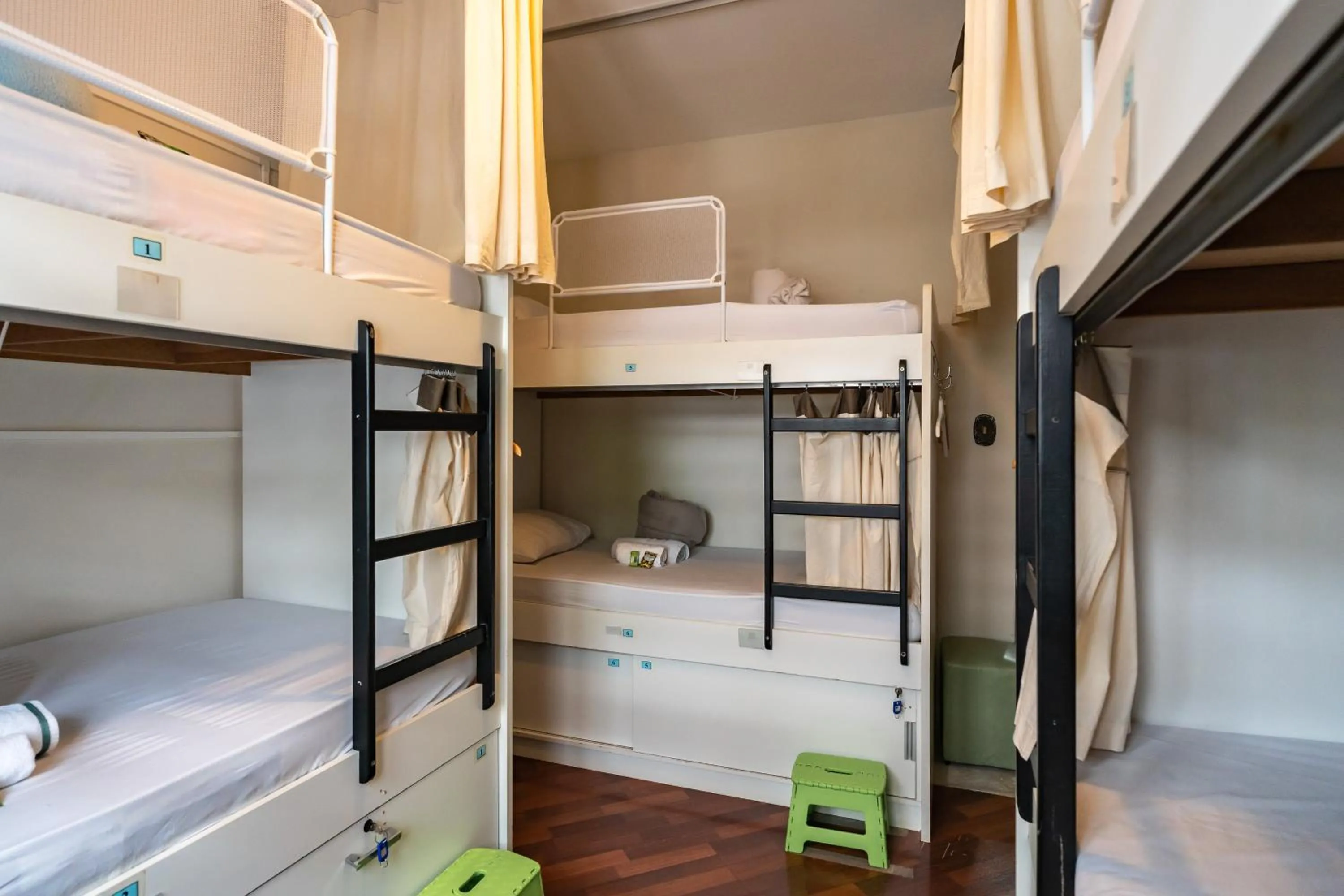 bunk bed, Bed in Hostel B2B SP