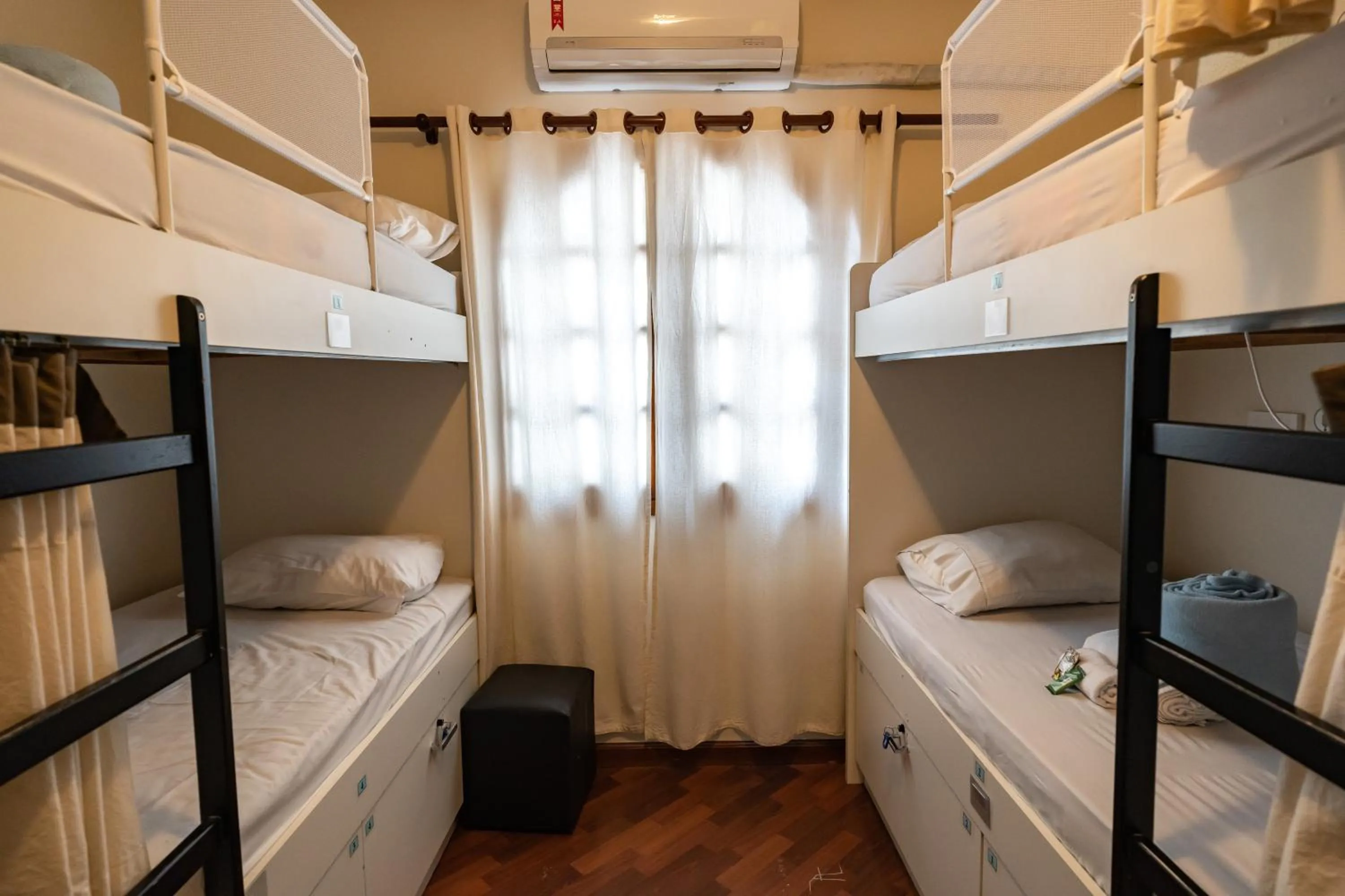 bunk bed, Bed in Hostel B2B SP