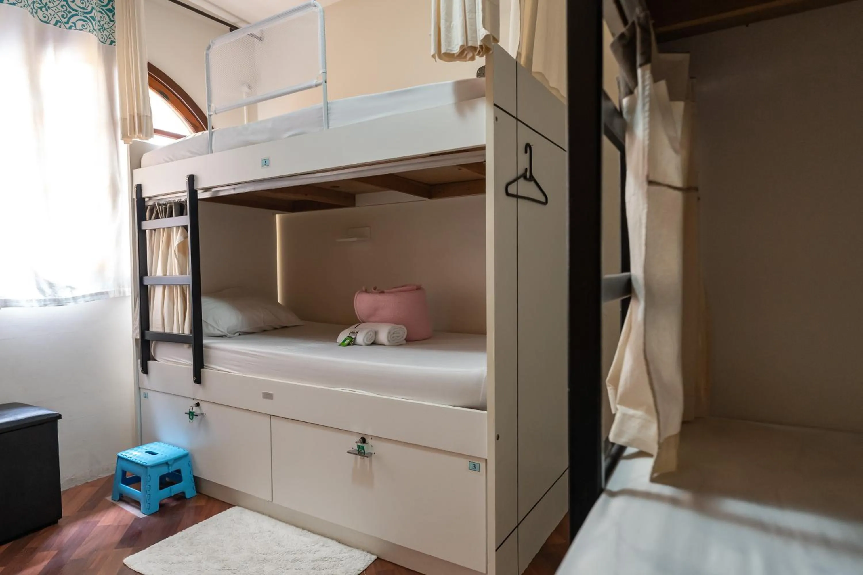 bunk bed, Bed in Hostel B2B SP