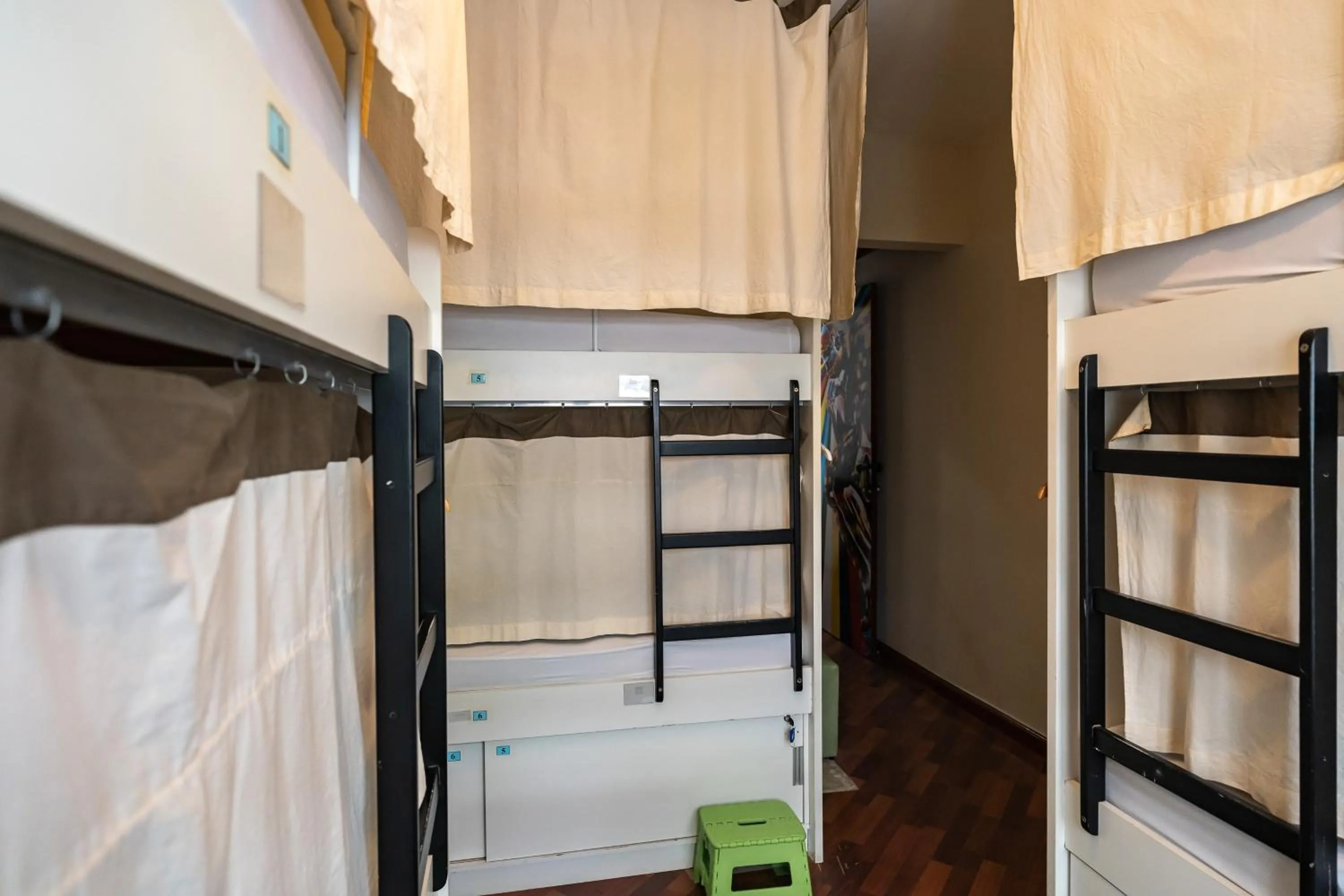 bunk bed, Bed in Hostel B2B SP