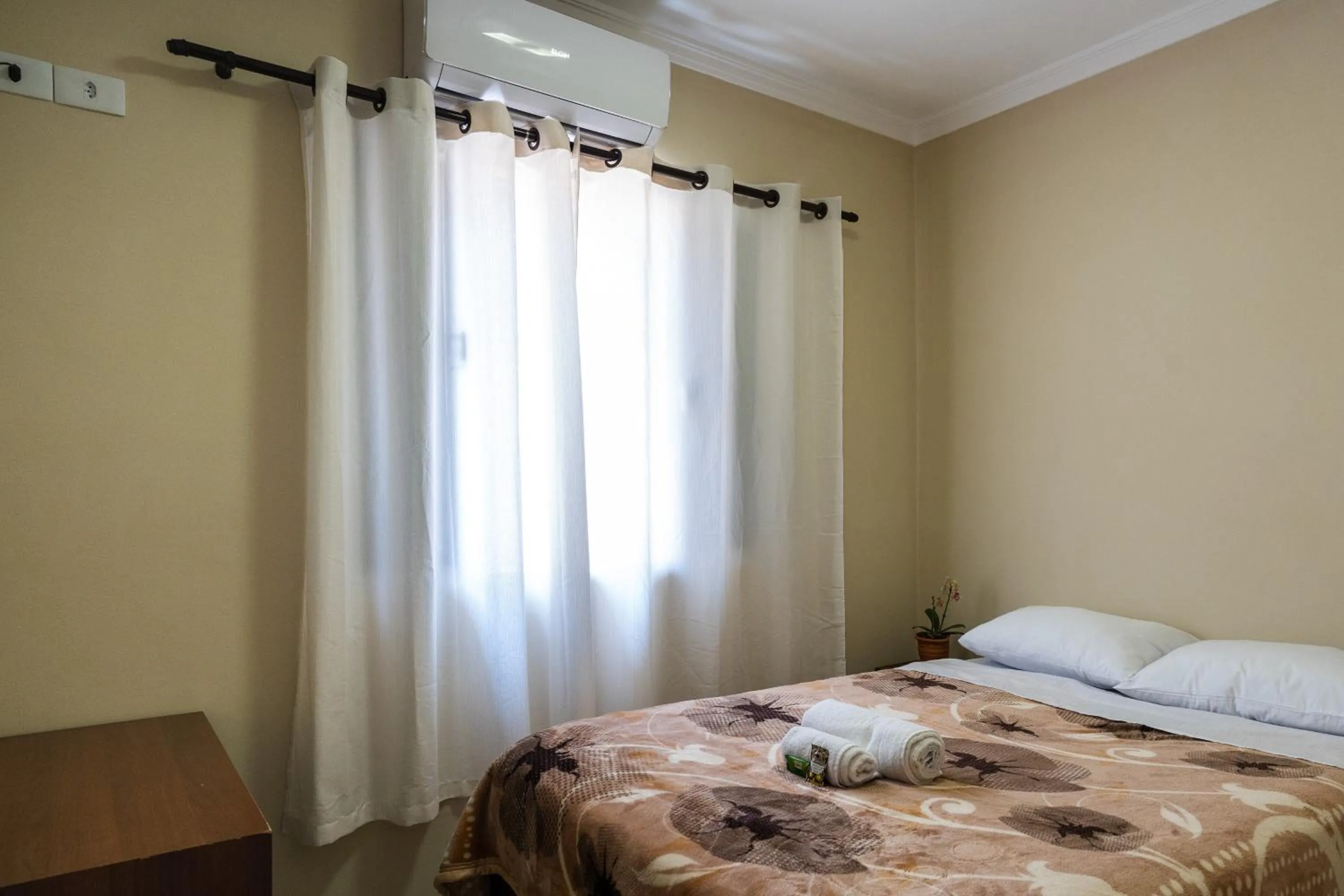 air conditioner, Bed in Hostel B2B SP