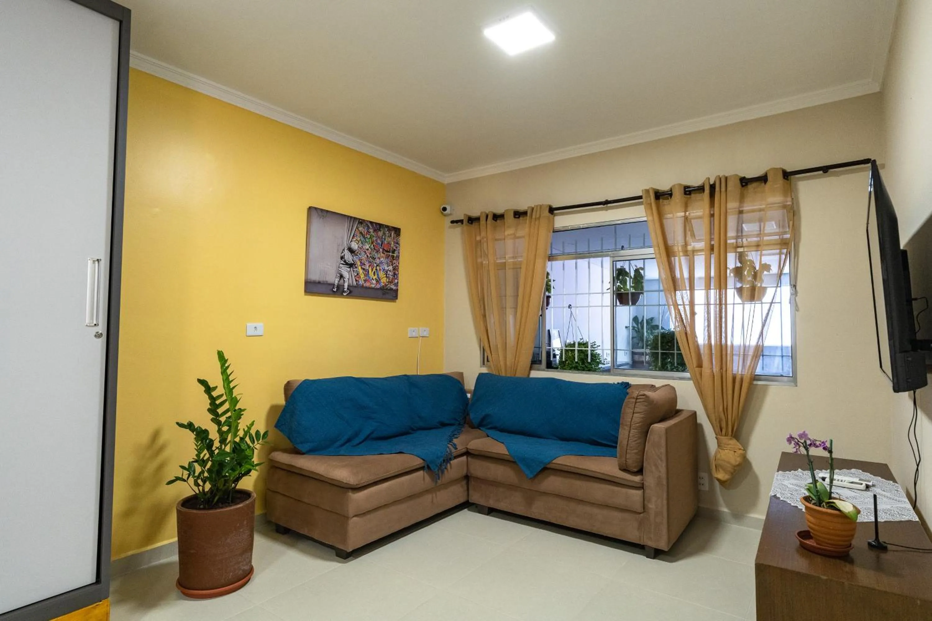 Communal lounge/ TV room in Hostel B2B SP