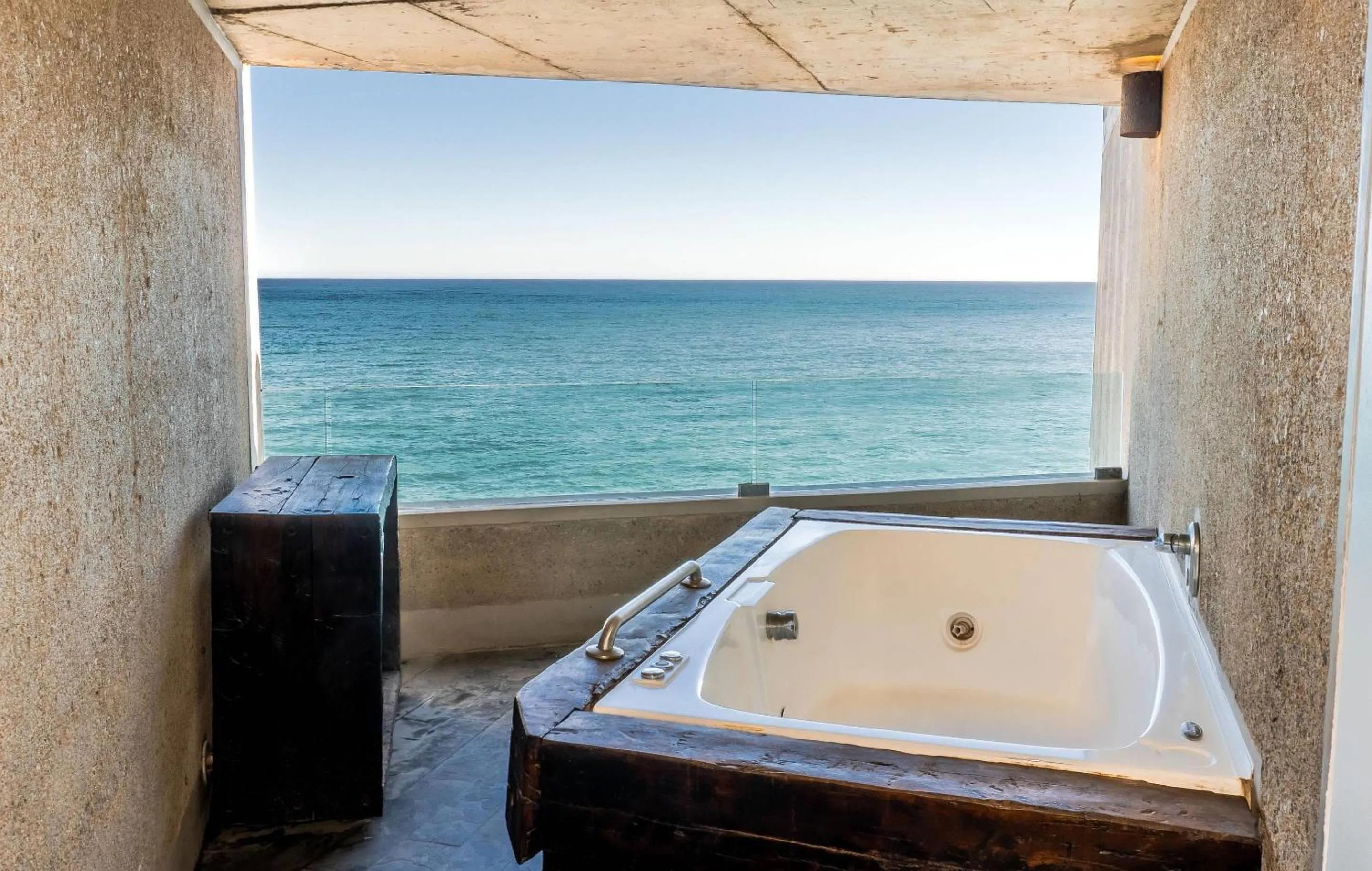 Bedroom in Radisson Blu Acqua Hotel & Spa Concon