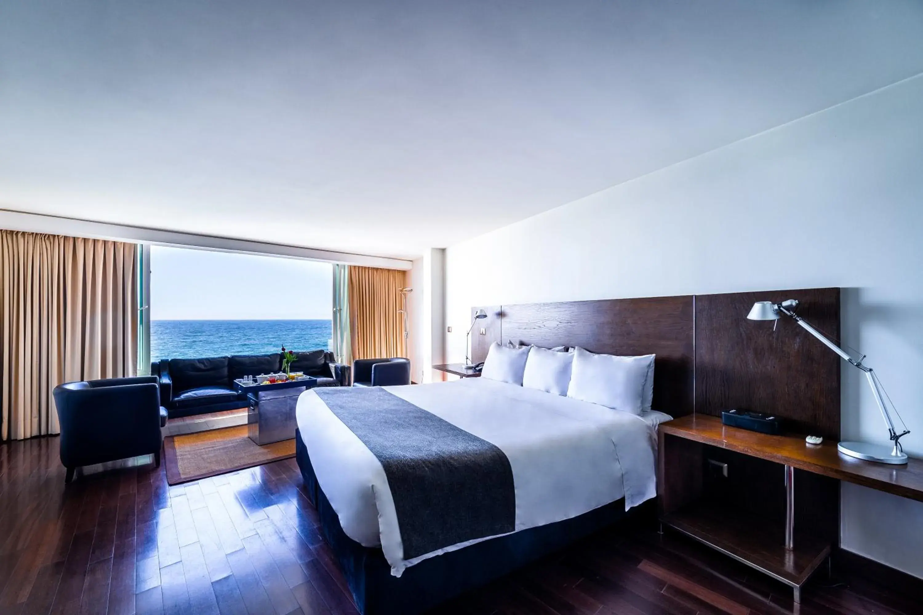 Business King Room in Radisson Blu Acqua Hotel & Spa Concon Business King Room in Radisson Blu Acqua Hotel & Spa Concon