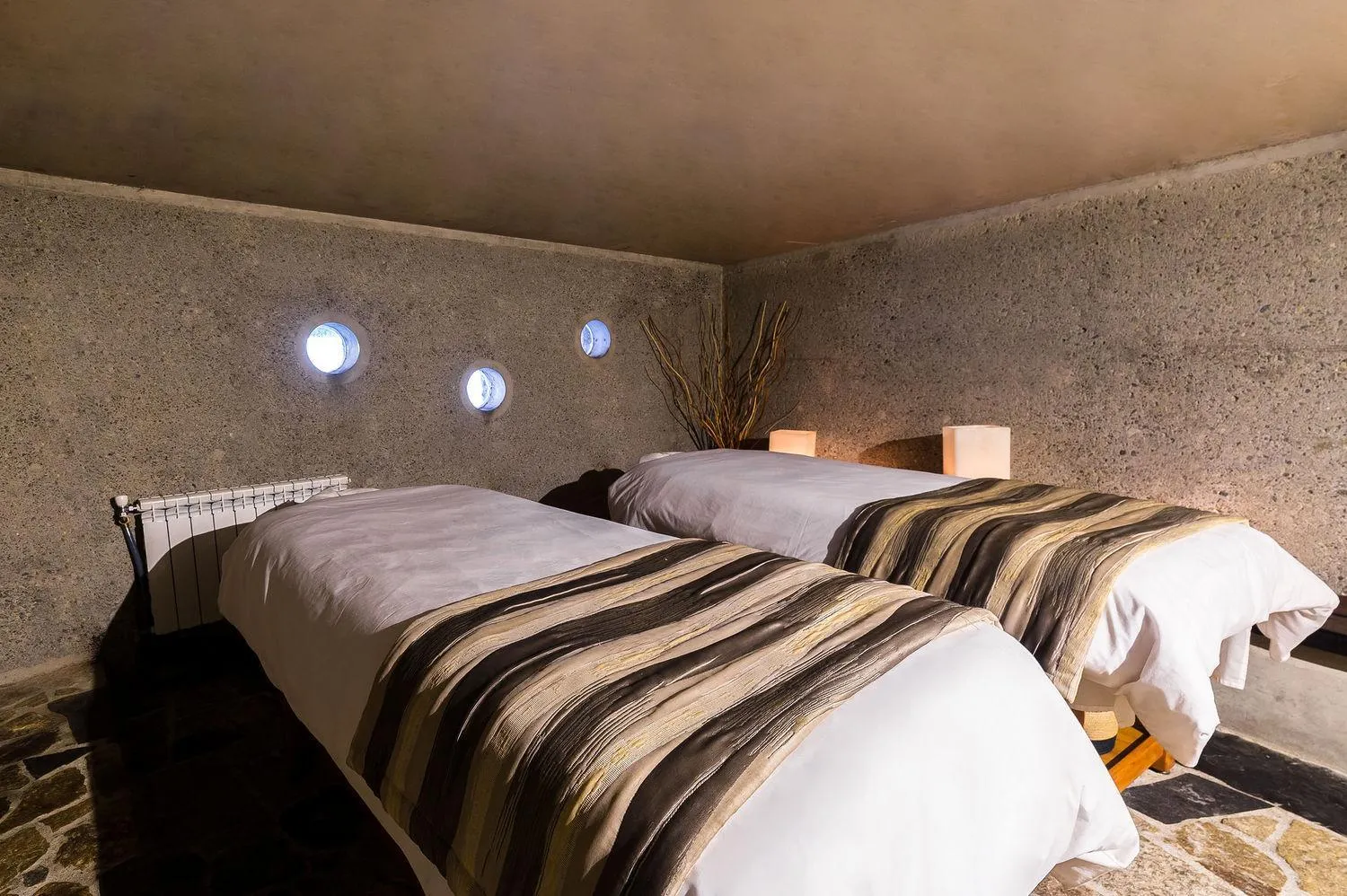 Massage, Bed in Radisson Blu Acqua Hotel & Spa Concon