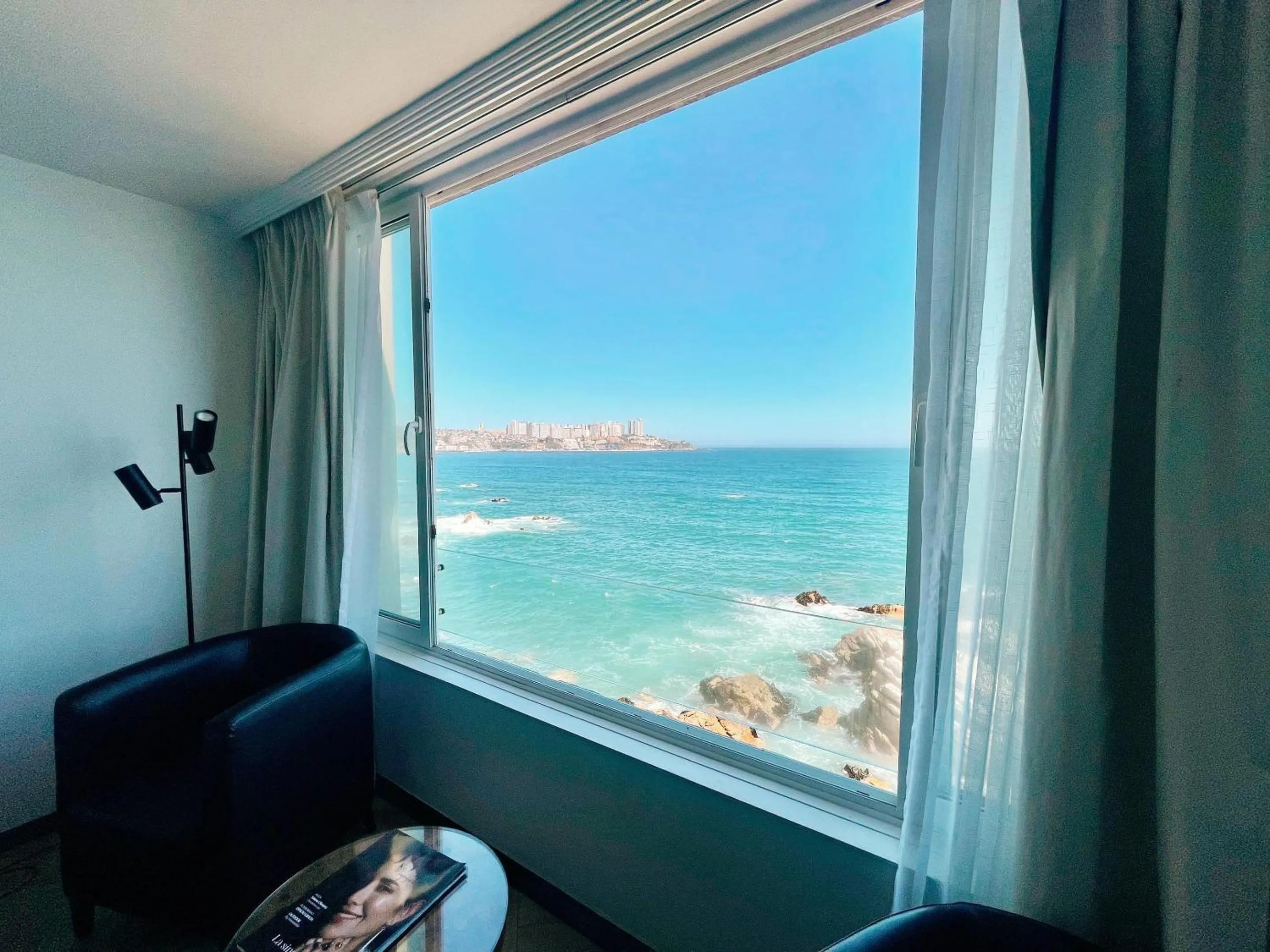 Bedroom in Radisson Blu Acqua Hotel & Spa Concon