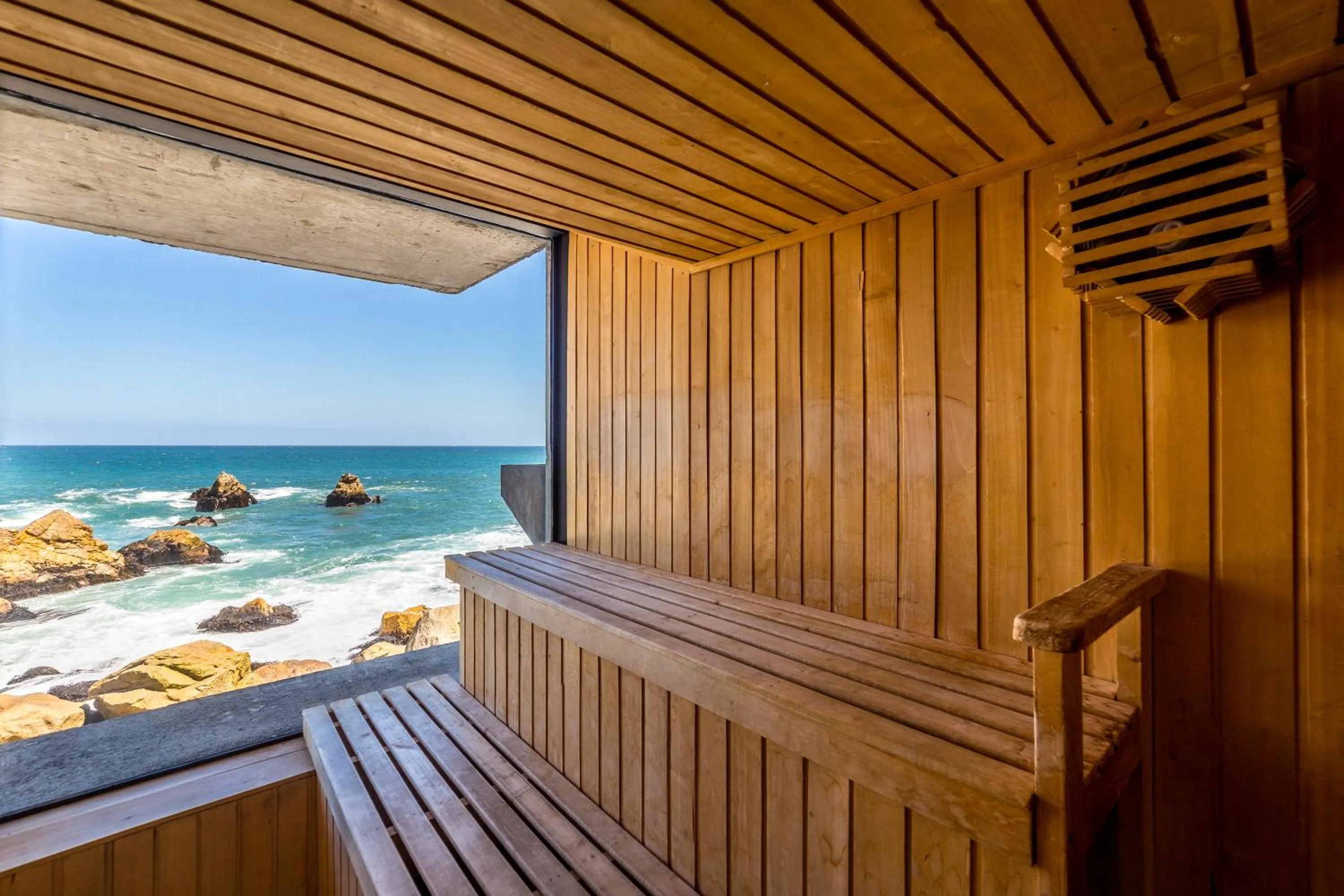 Radisson Blu Acqua Hotel & Spa Concon