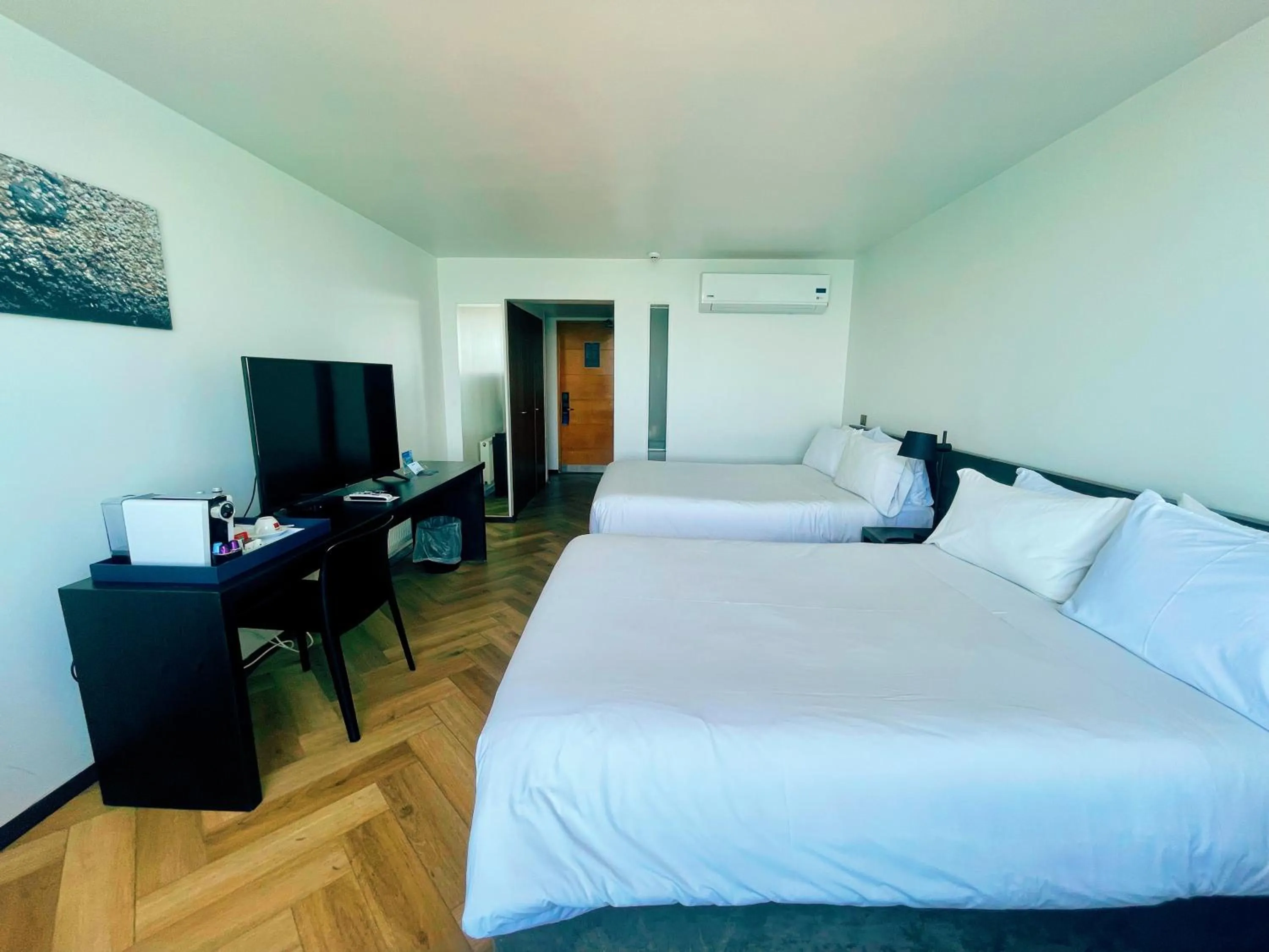 Bed in Radisson Blu Acqua Hotel & Spa Concon