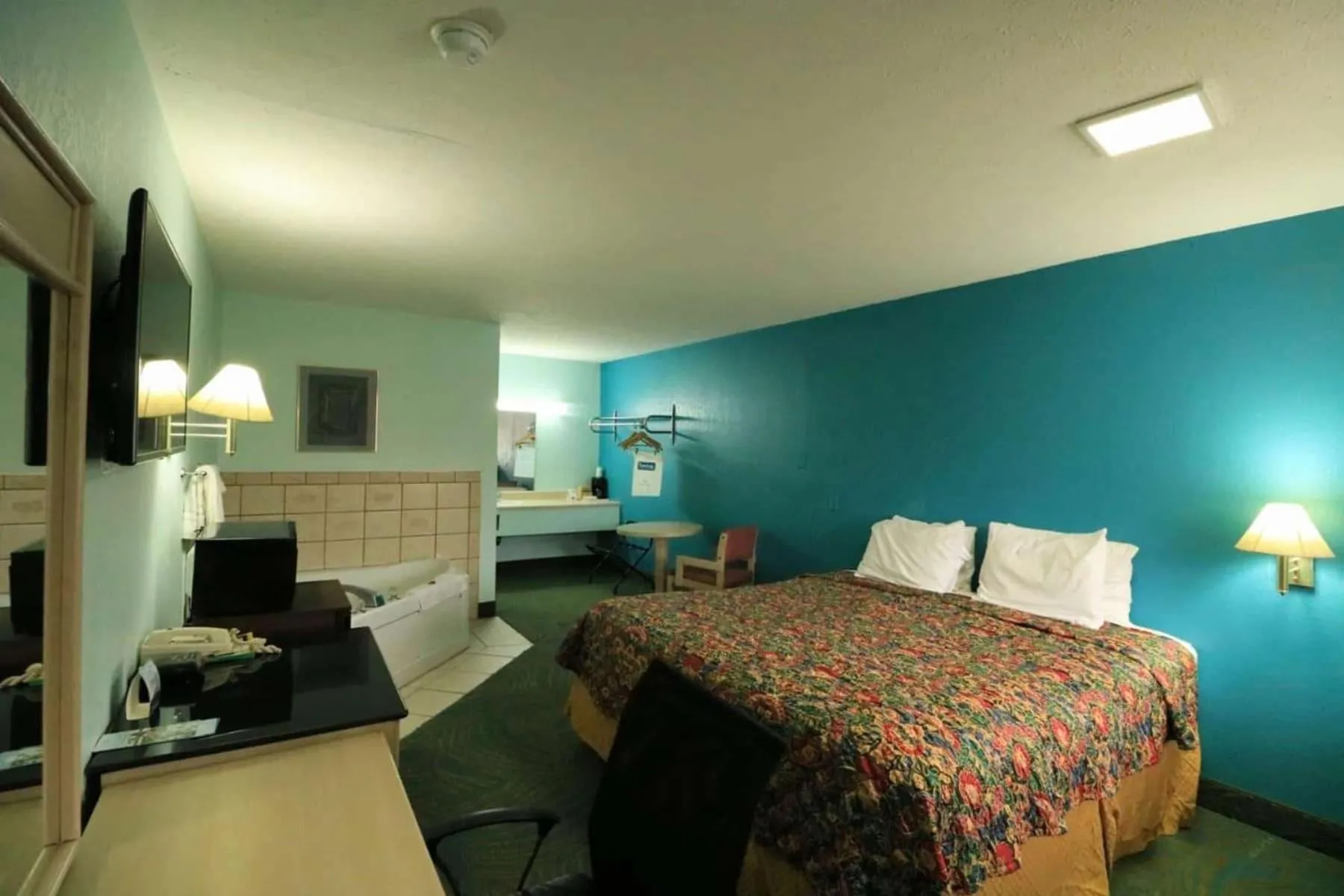 Bed in Travelodge by Wyndham Parkersburg