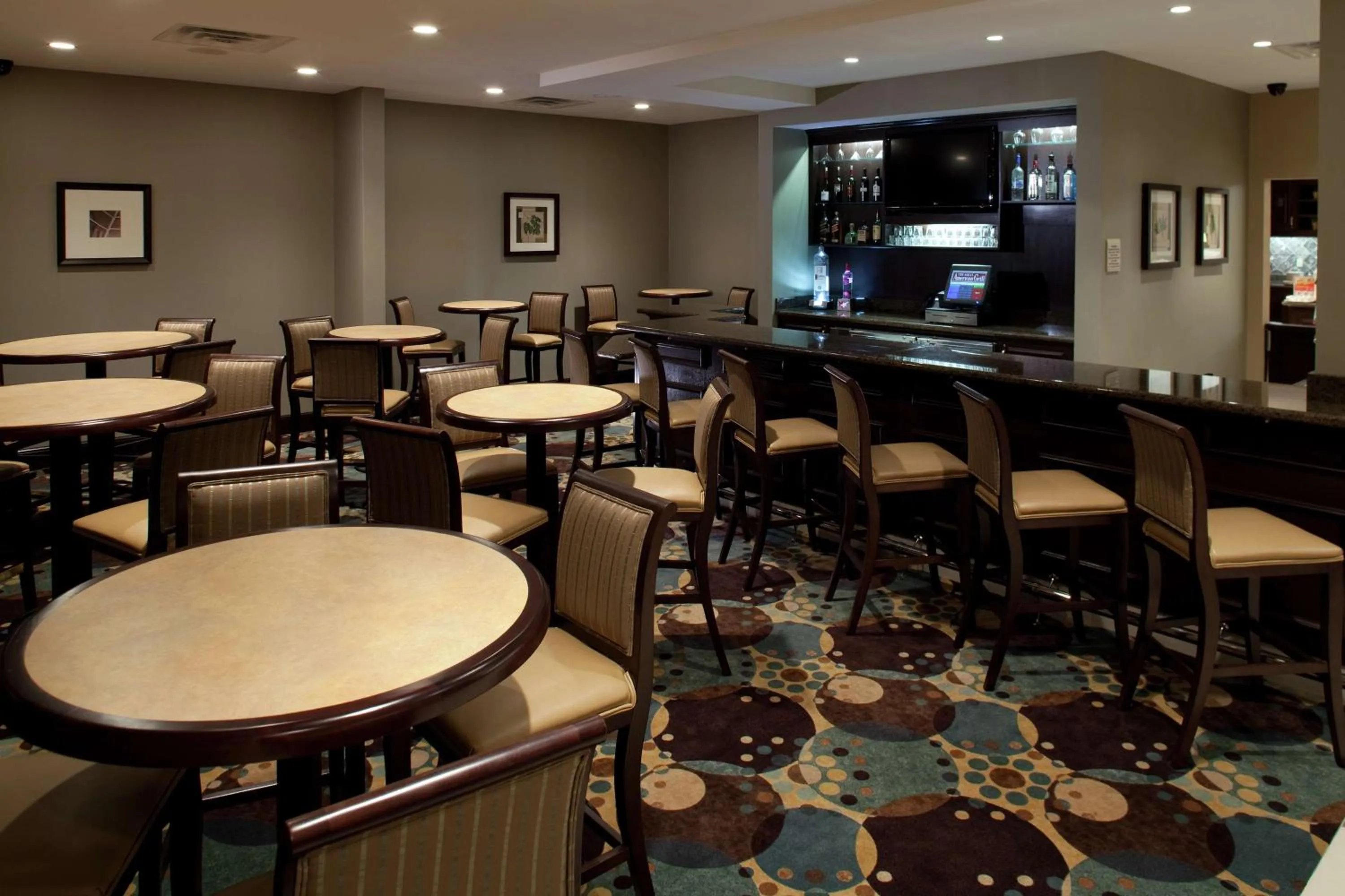 Restaurant/places to eat in Hilton Garden Inn Sioux Falls South