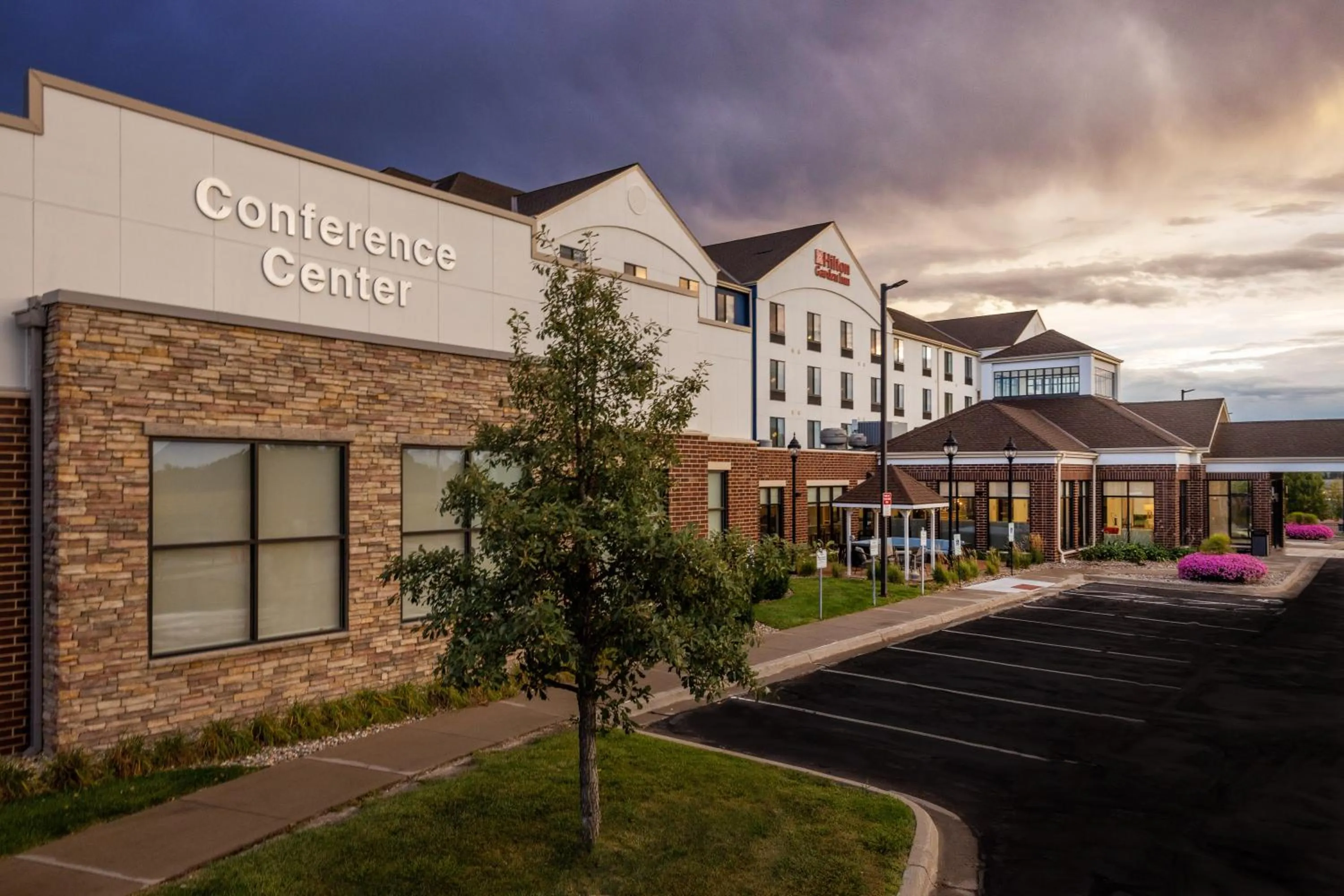 Property building in Hilton Garden Inn Sioux Falls South