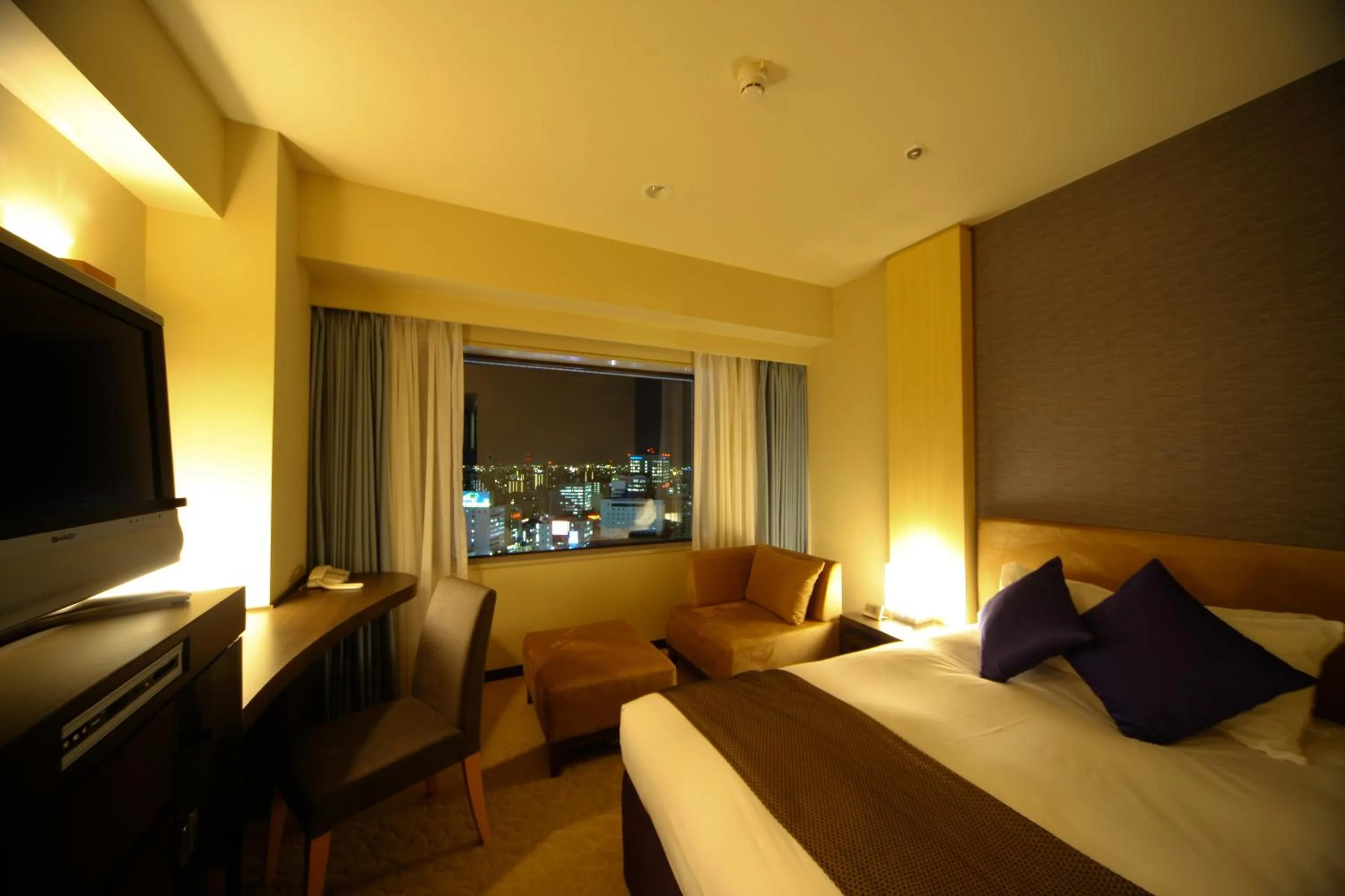 Night, Bed in Hotel Metropolitan Sendai