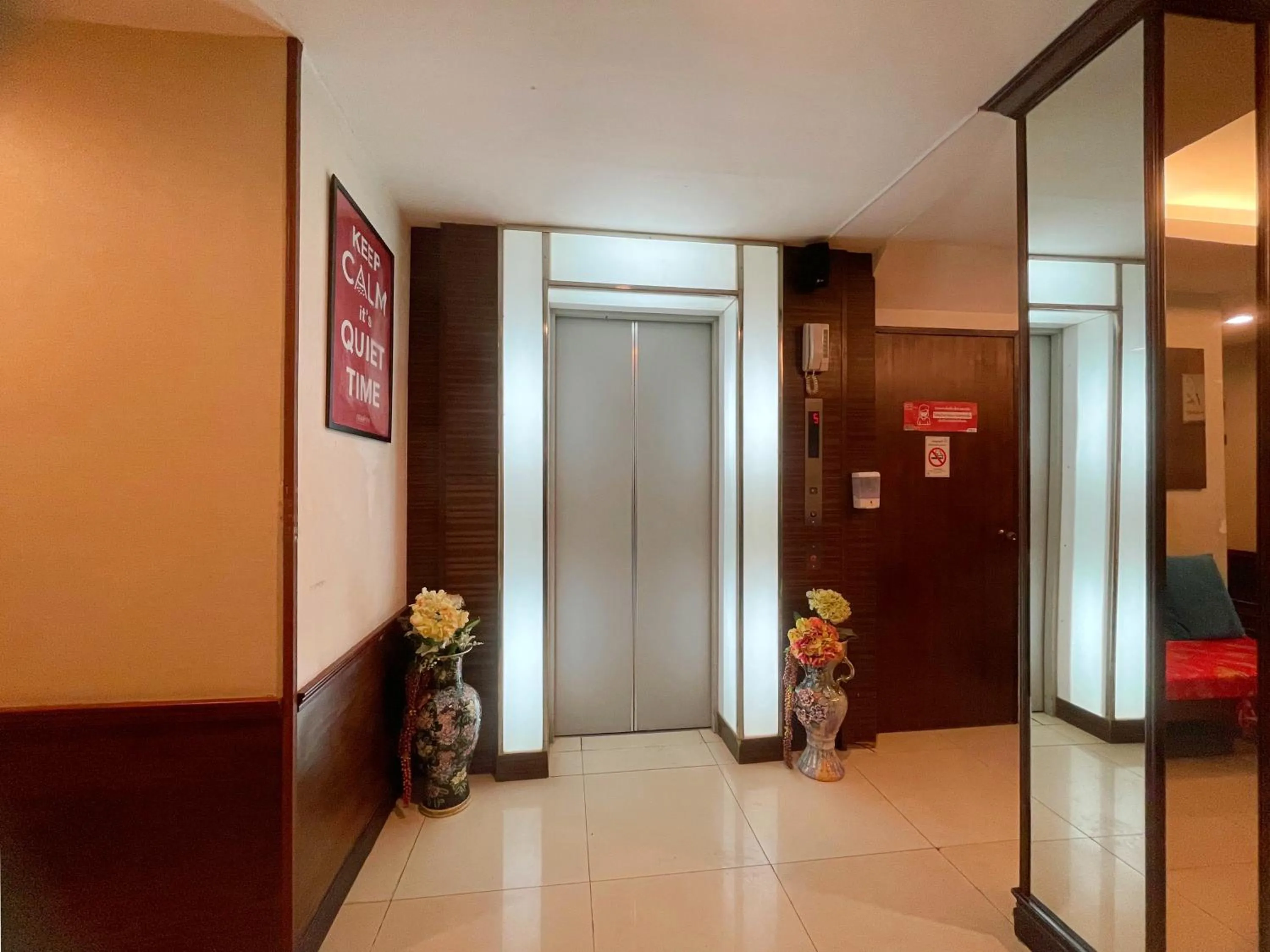 elevator in Arawana Express Chinatown