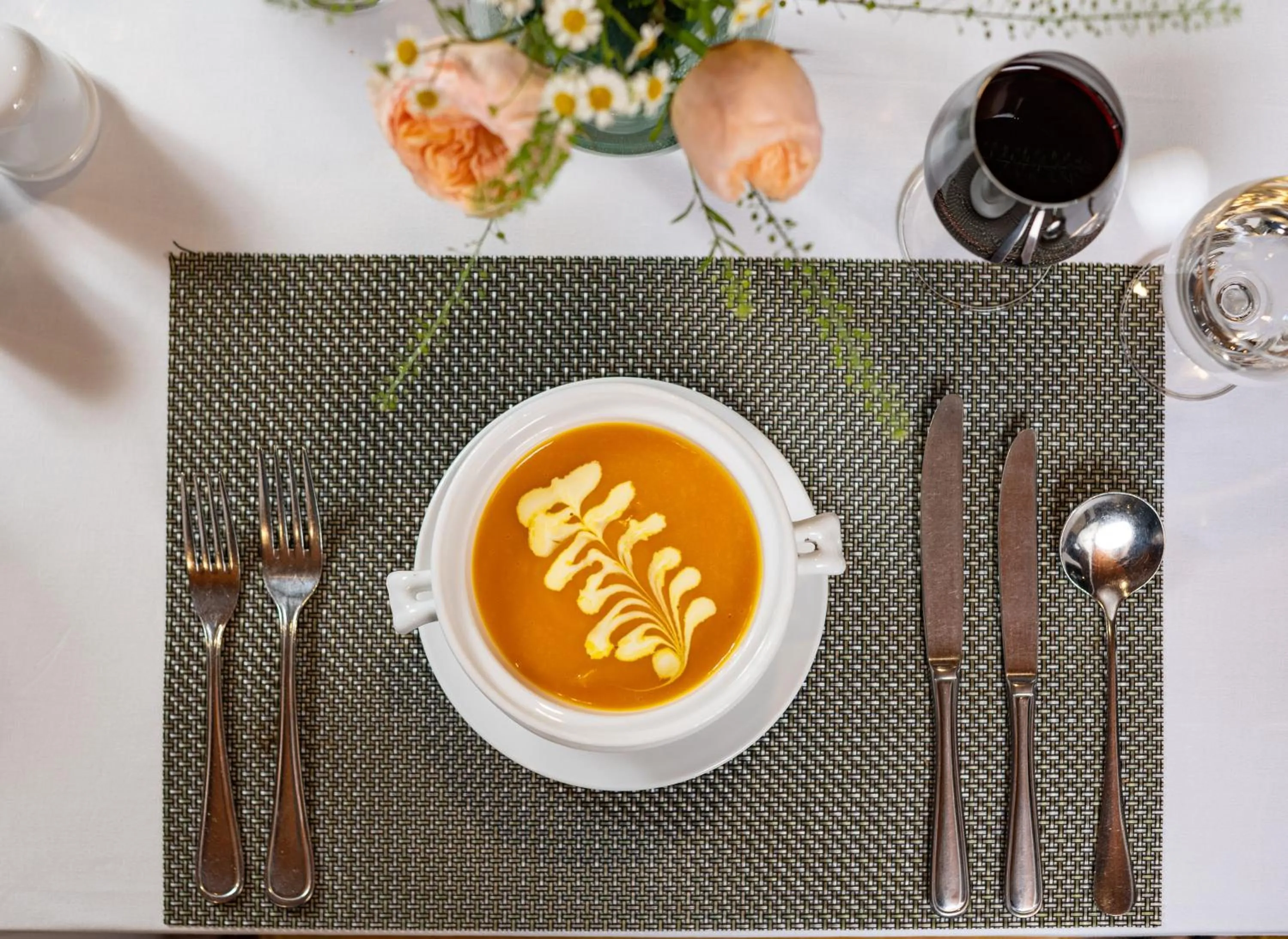 Food and drinks in Indochina Sails Ha Long Bay