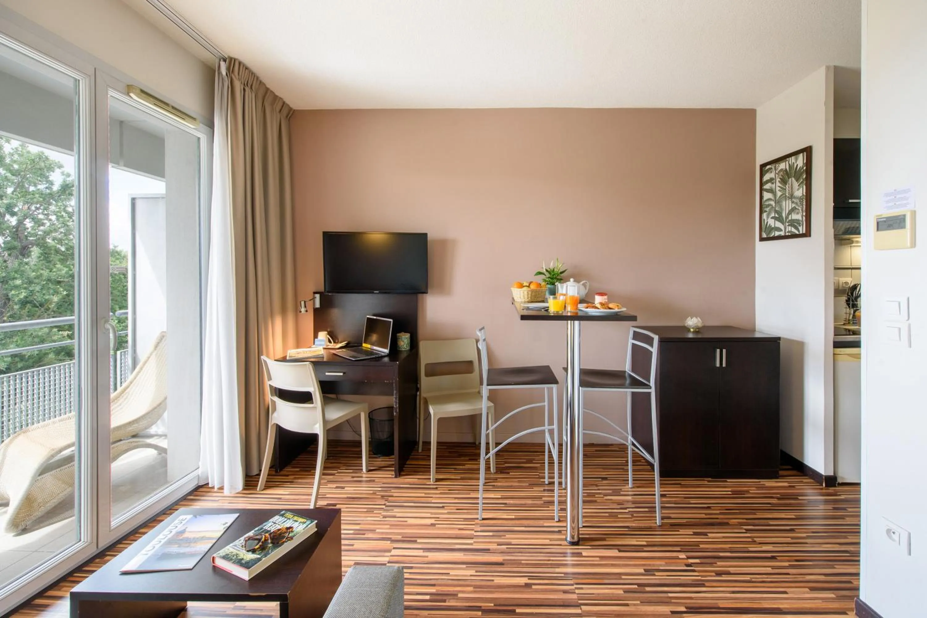 Photo of the whole room in Clarion Aparthotel Toulouse Le Parc de l'Escale