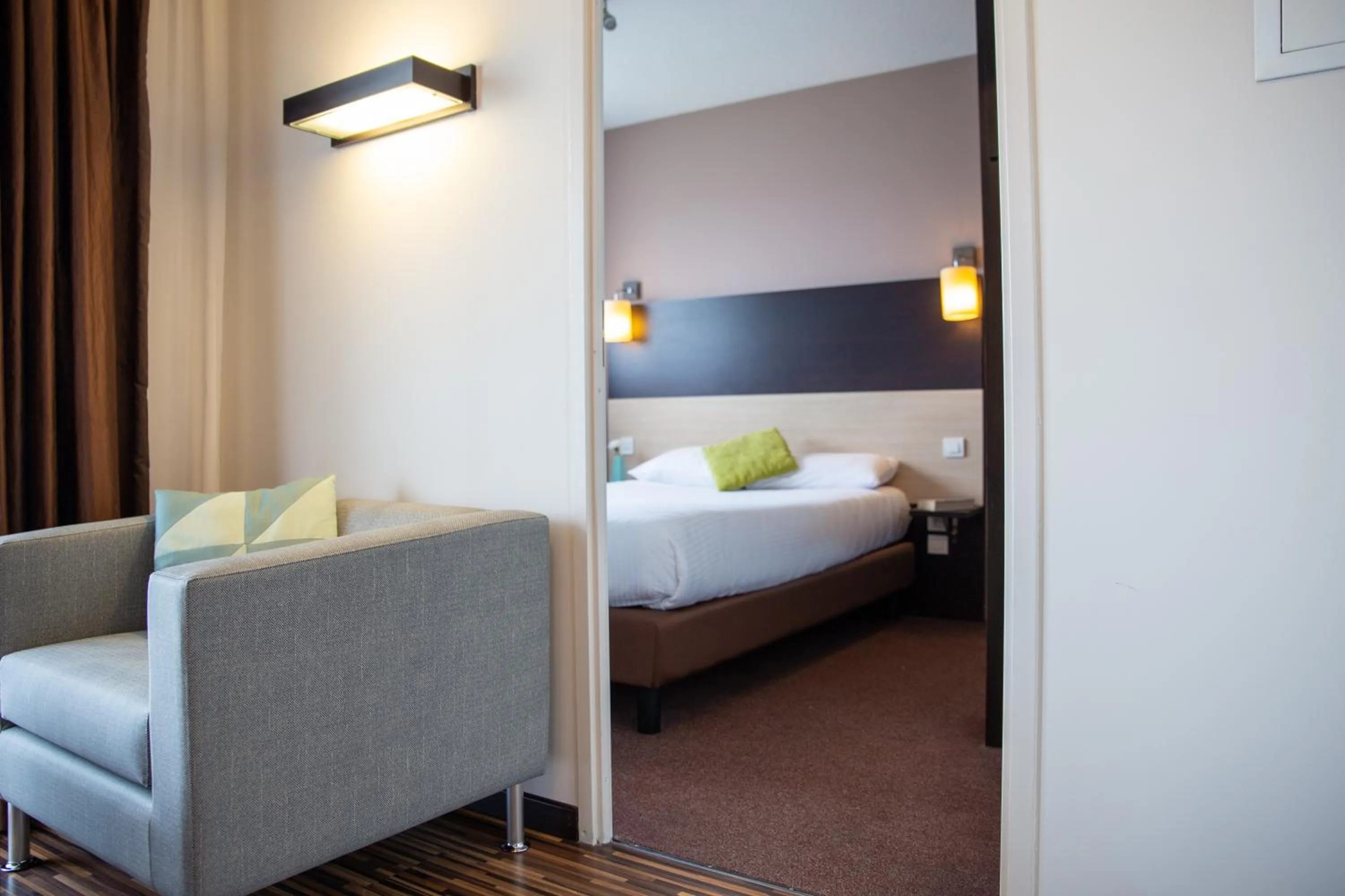 Photo of the whole room, Bed in Clarion Aparthotel Toulouse Le Parc de l'Escale