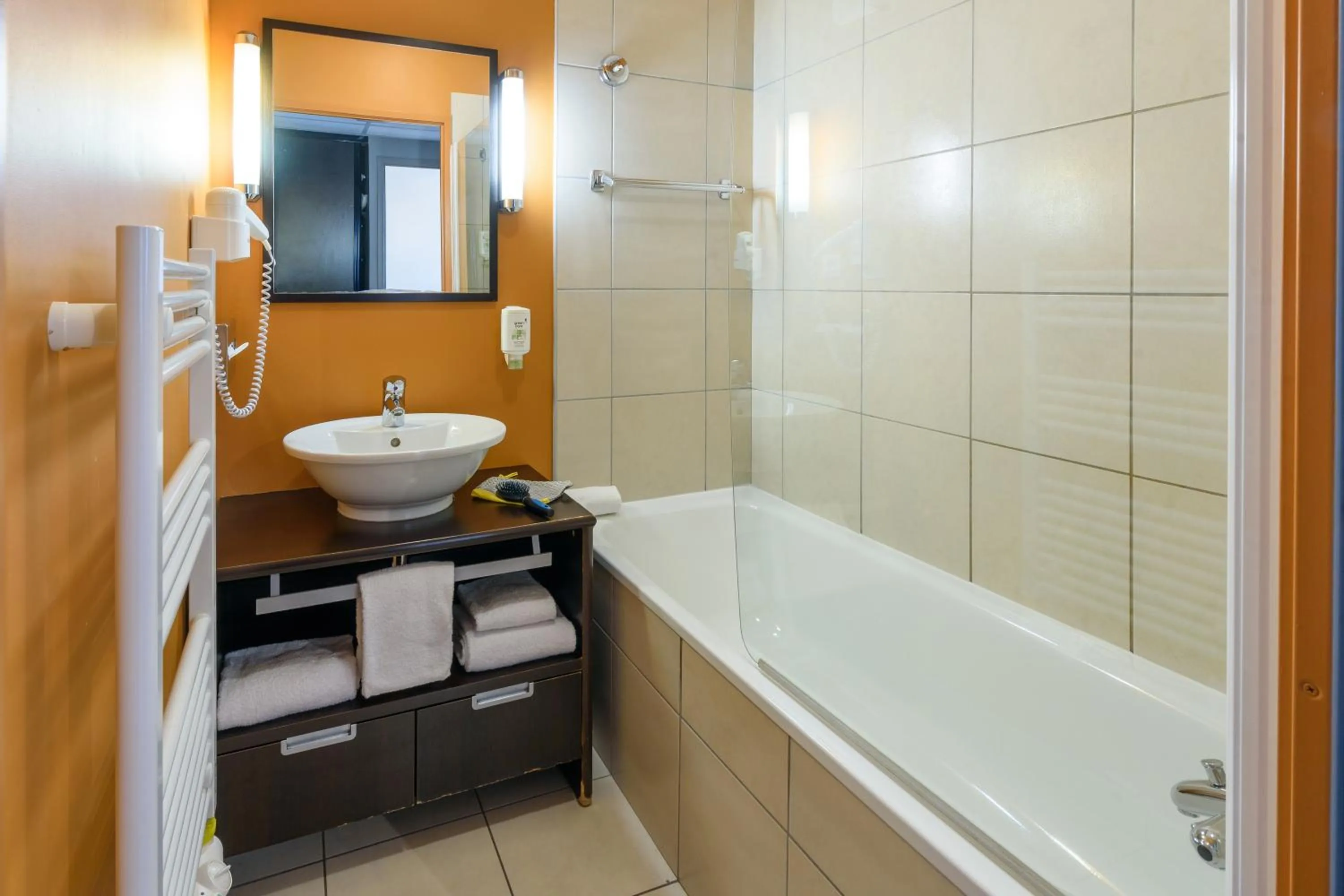 Bathroom in Clarion Aparthotel Toulouse Le Parc de l'Escale