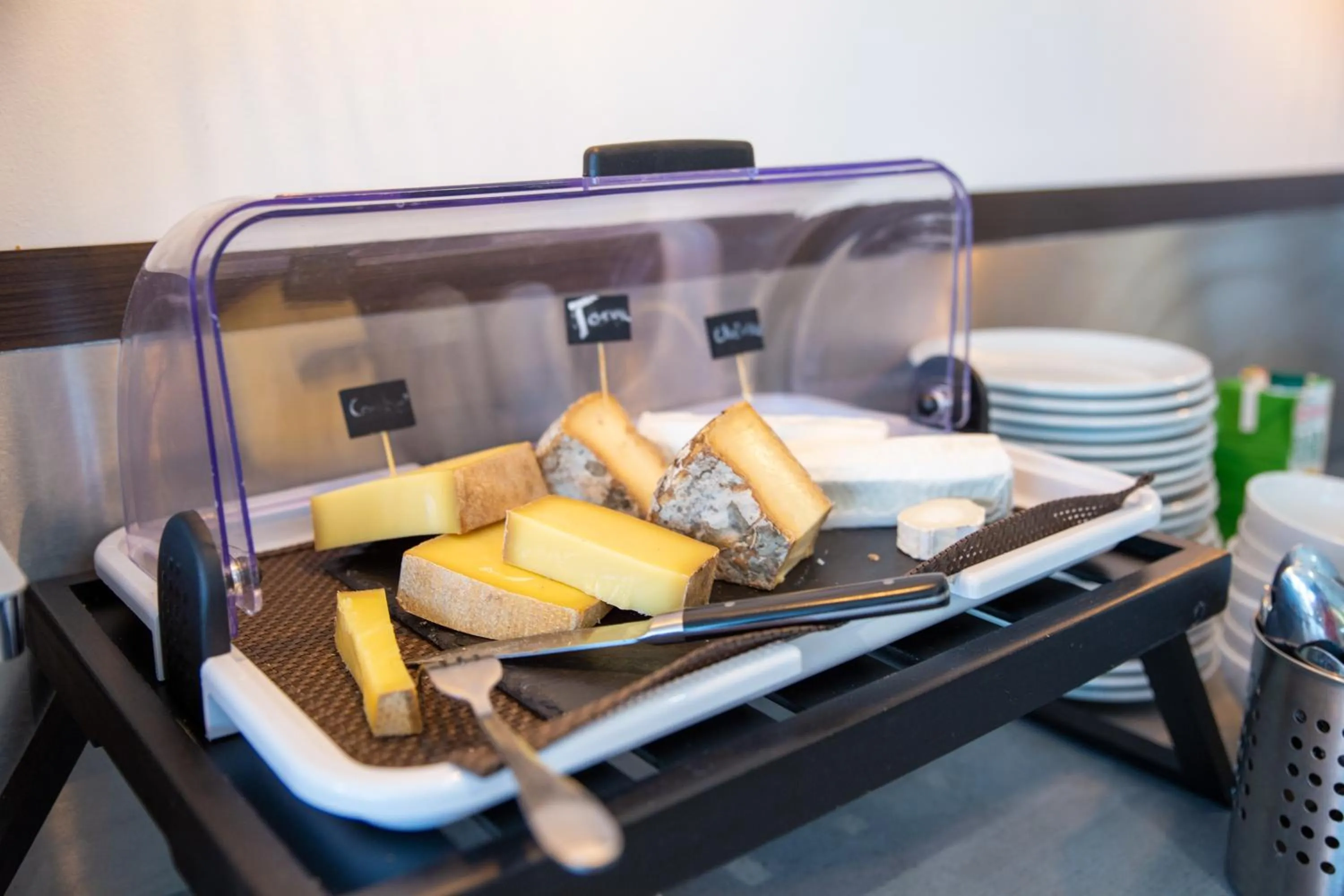 Buffet breakfast in Clarion Aparthotel Toulouse Le Parc de l'Escale