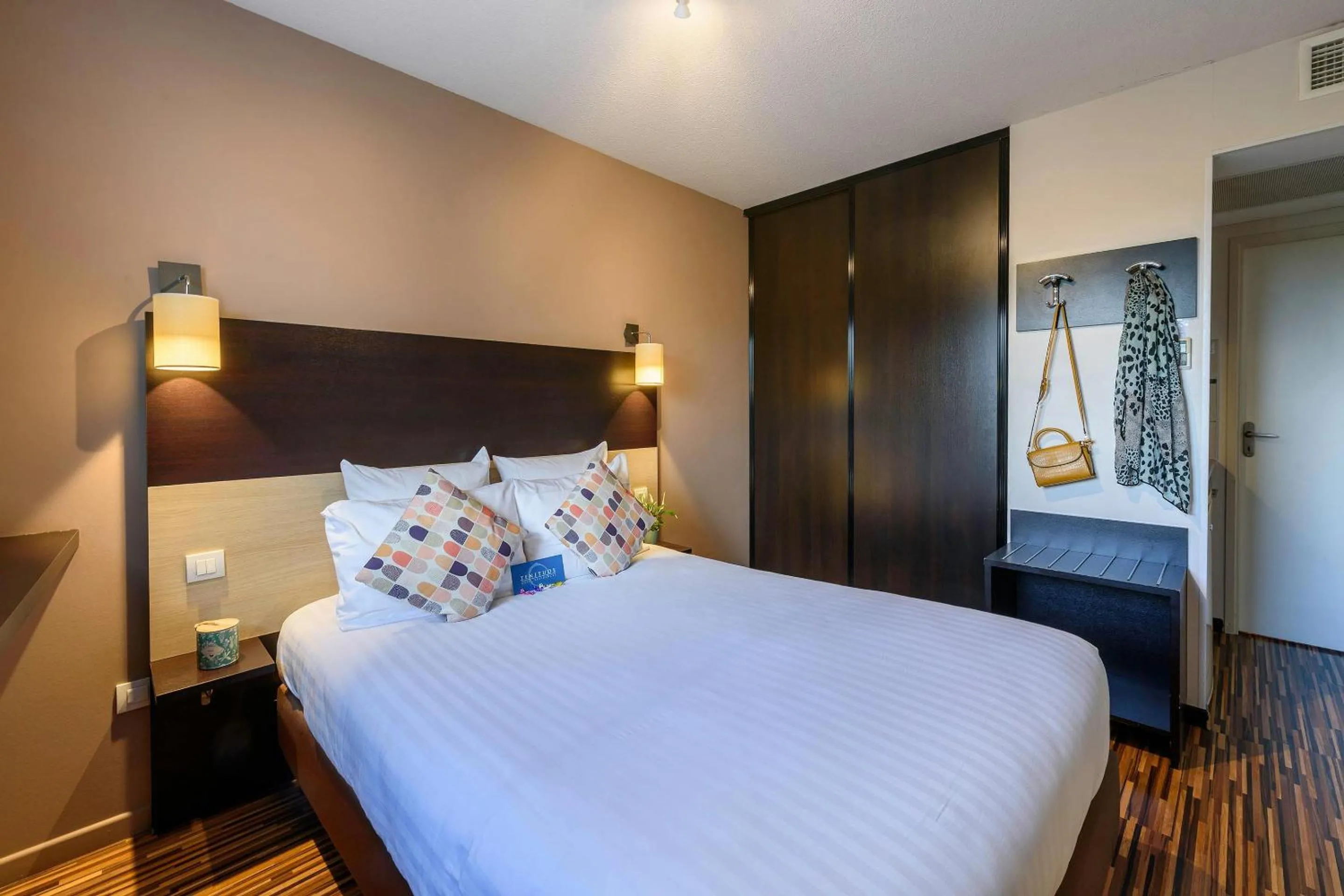 Bedroom, Bed in Clarion Aparthotel Toulouse Le Parc de l'Escale