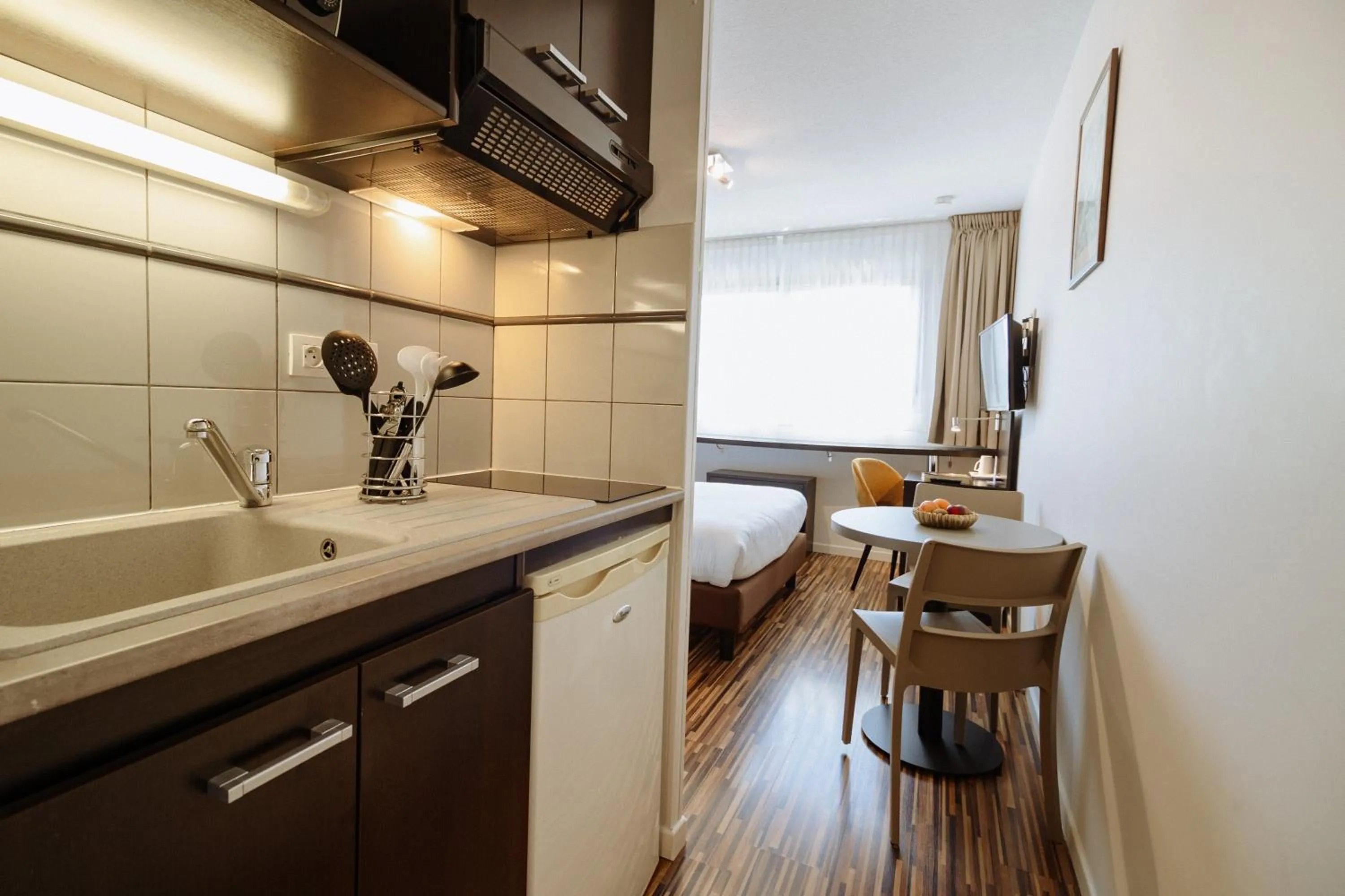 Kitchen or kitchenette in Clarion Aparthotel Toulouse Le Parc de l'Escale