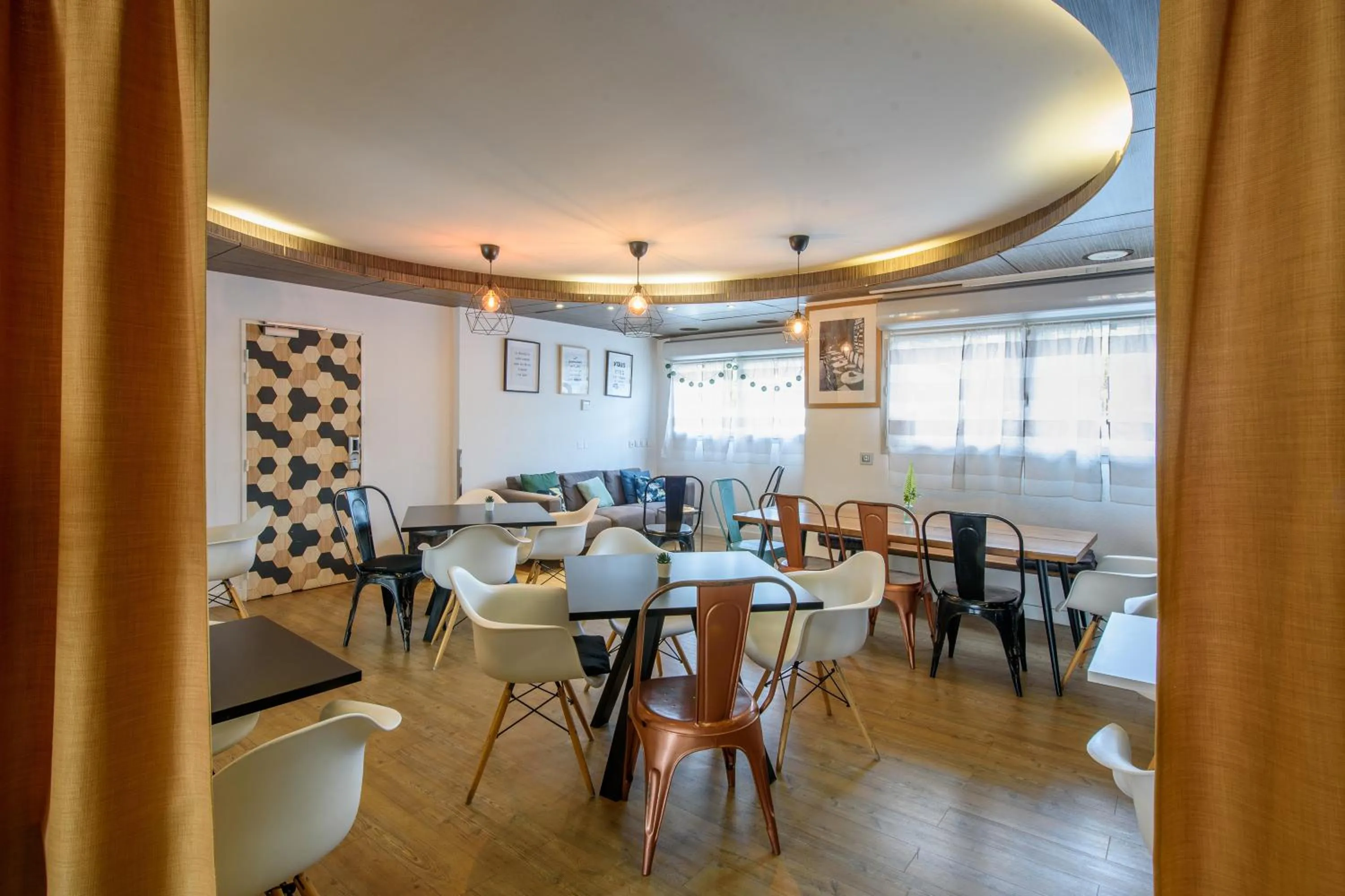 Restaurant/places to eat in Clarion Aparthotel Toulouse Le Parc de l'Escale