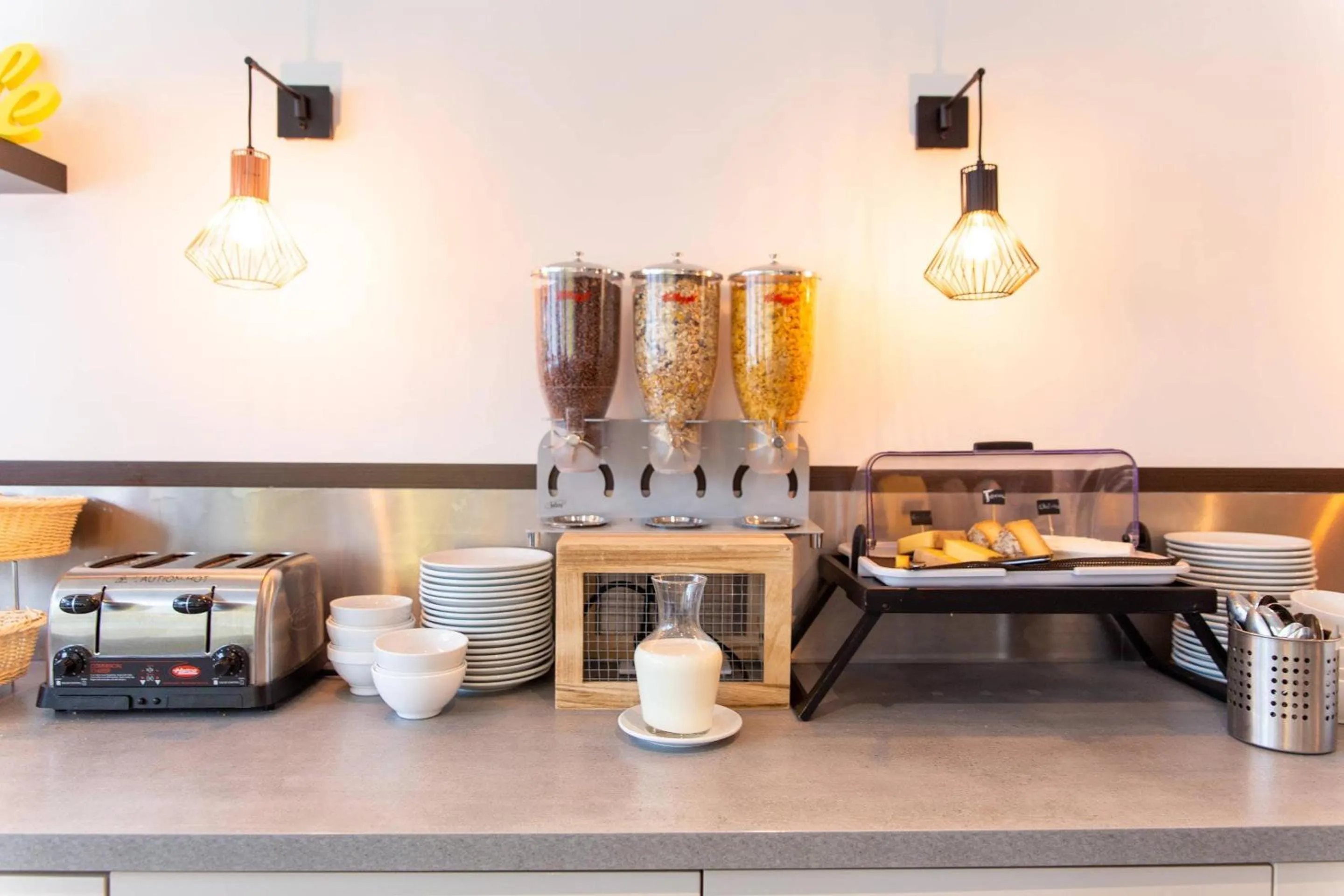 Breakfast in Clarion Aparthotel Toulouse Le Parc de l'Escale