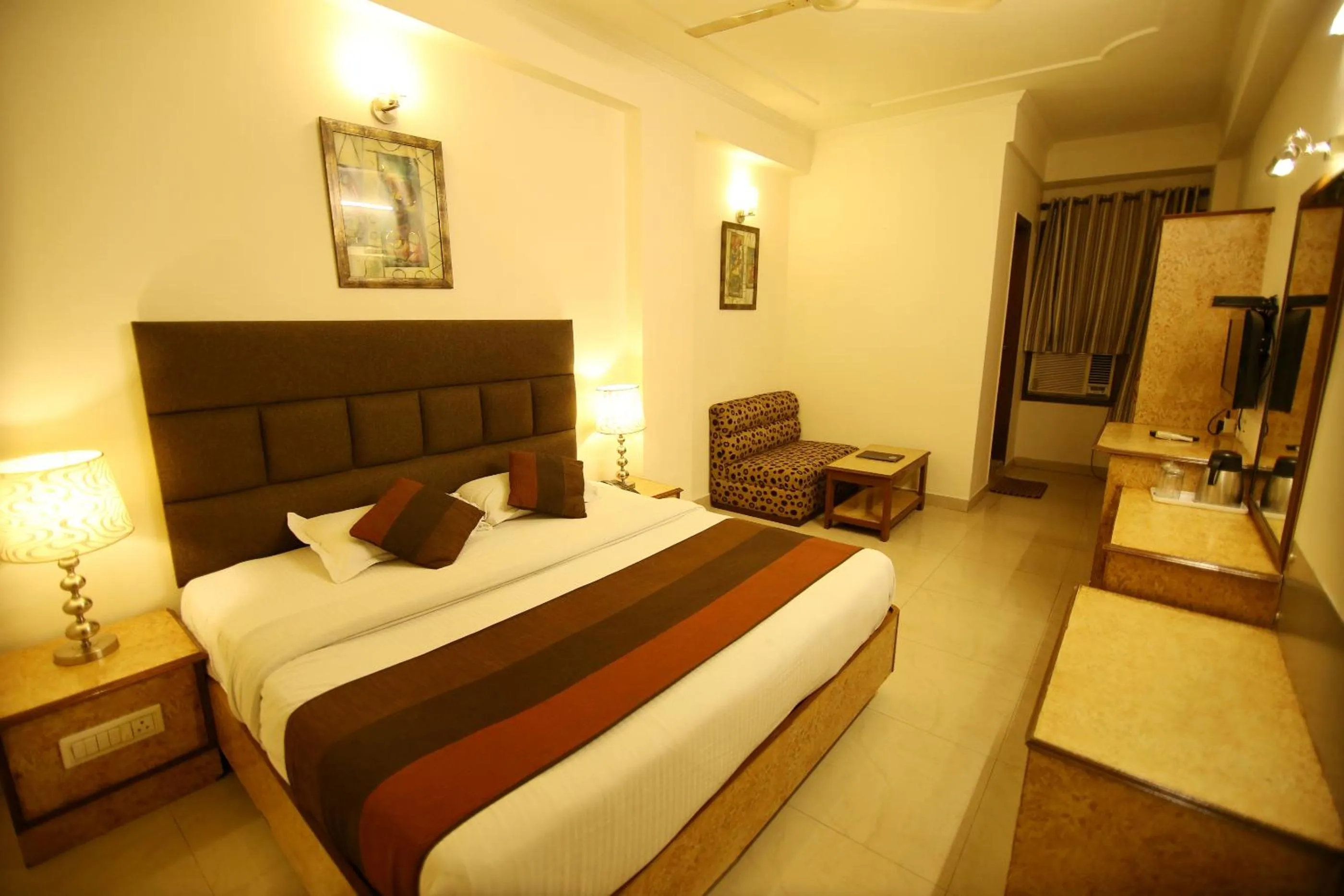 TV and multimedia in Hotel Parkway Deluxe